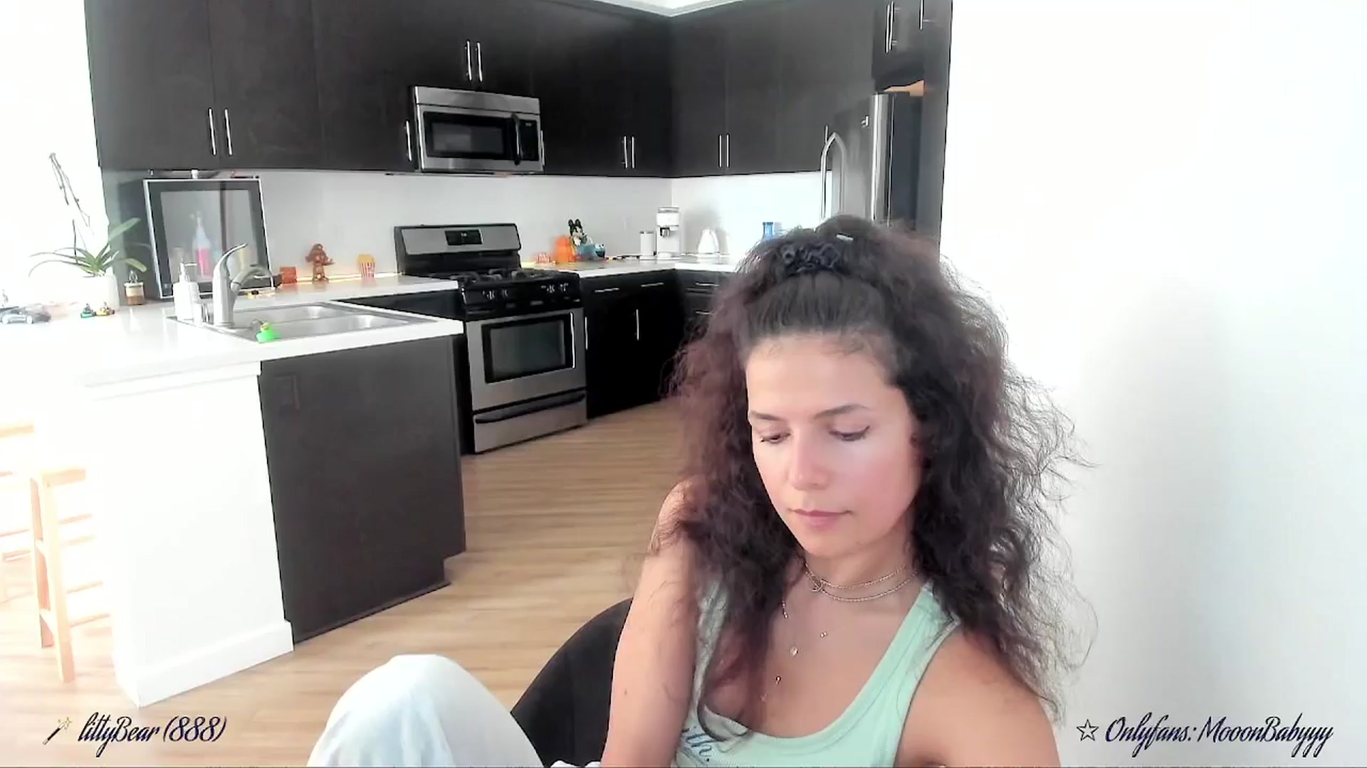 Gallery image thumbnail from litty's myfreecams stream on, 09/28/2025, 24:09 image 13 of 20
