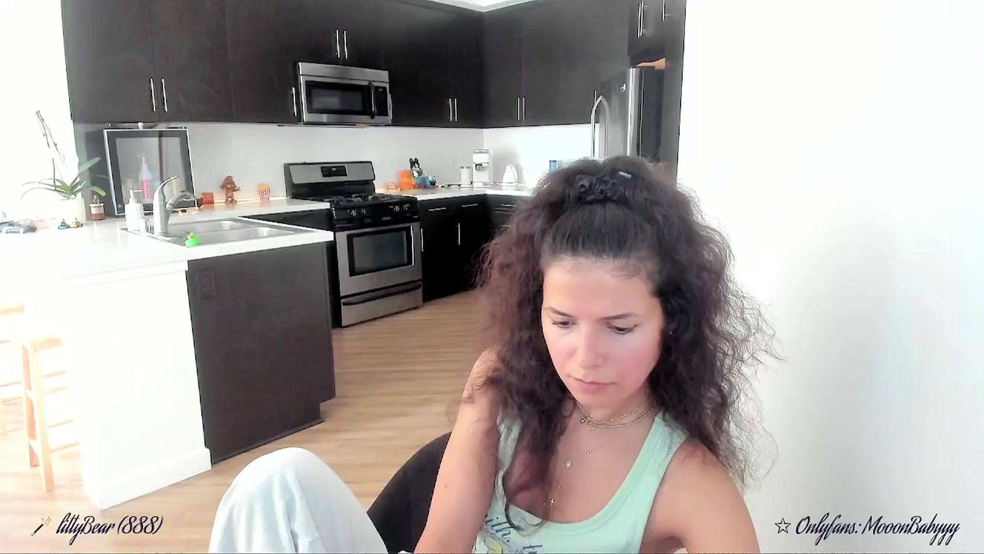 Gallery image thumbnail from litty's myfreecams stream on, 09/28/2025, 24:09 image 14 of 20