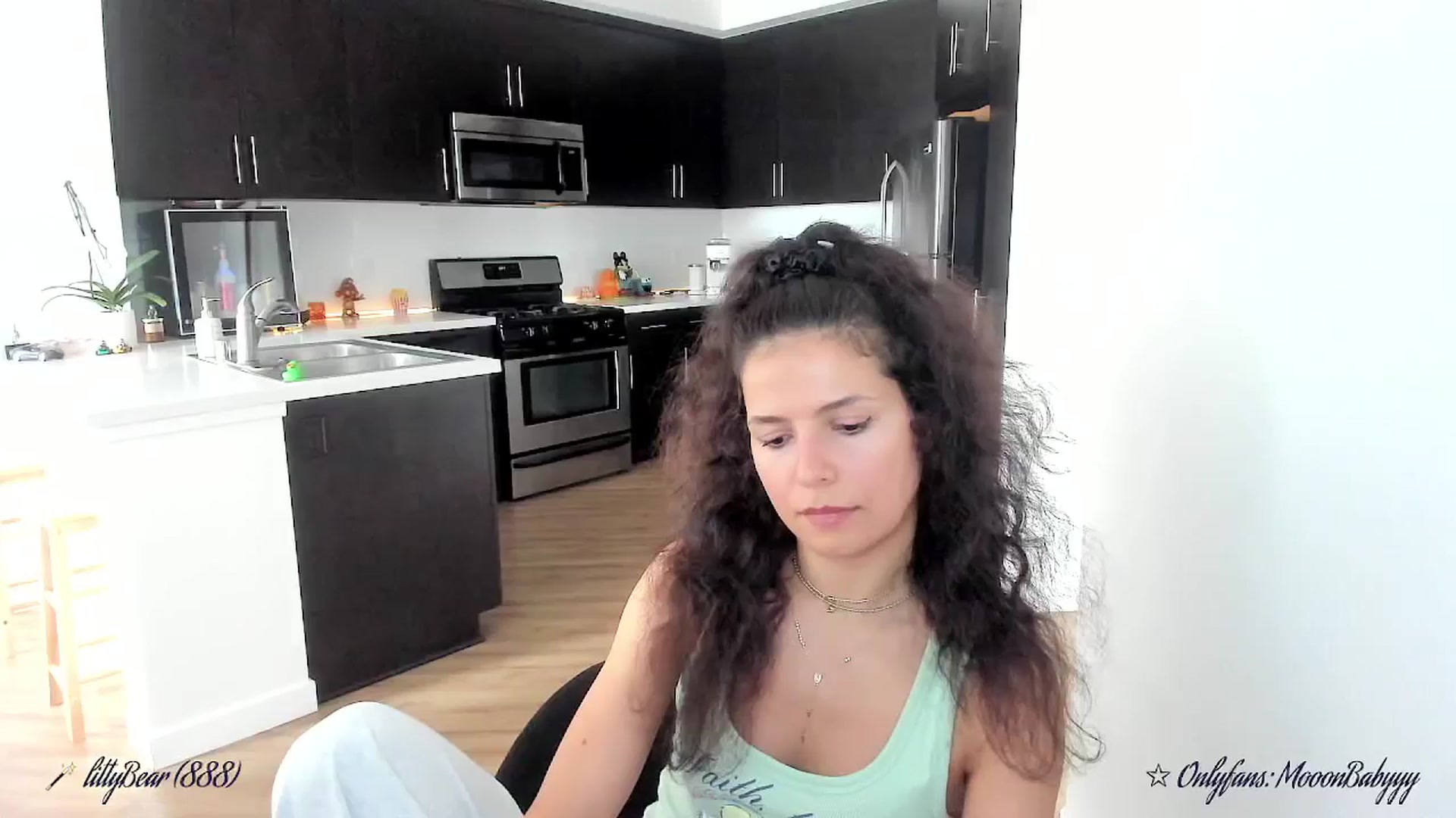 Gallery image thumbnail from litty's myfreecams stream on, 09/28/2025, 24:09 image 8 of 20