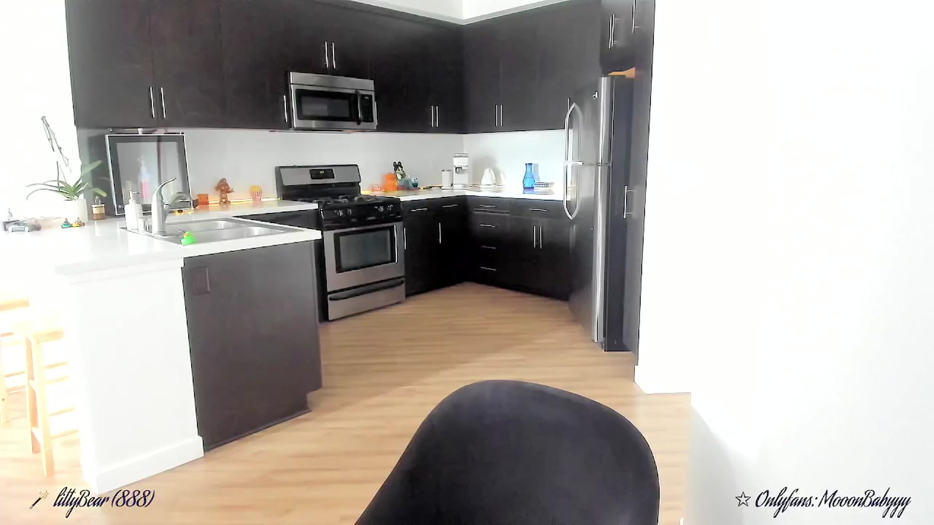 Gallery image thumbnail from litty's myfreecams stream on, 09/28/2025, 24:09 image 10 of 20