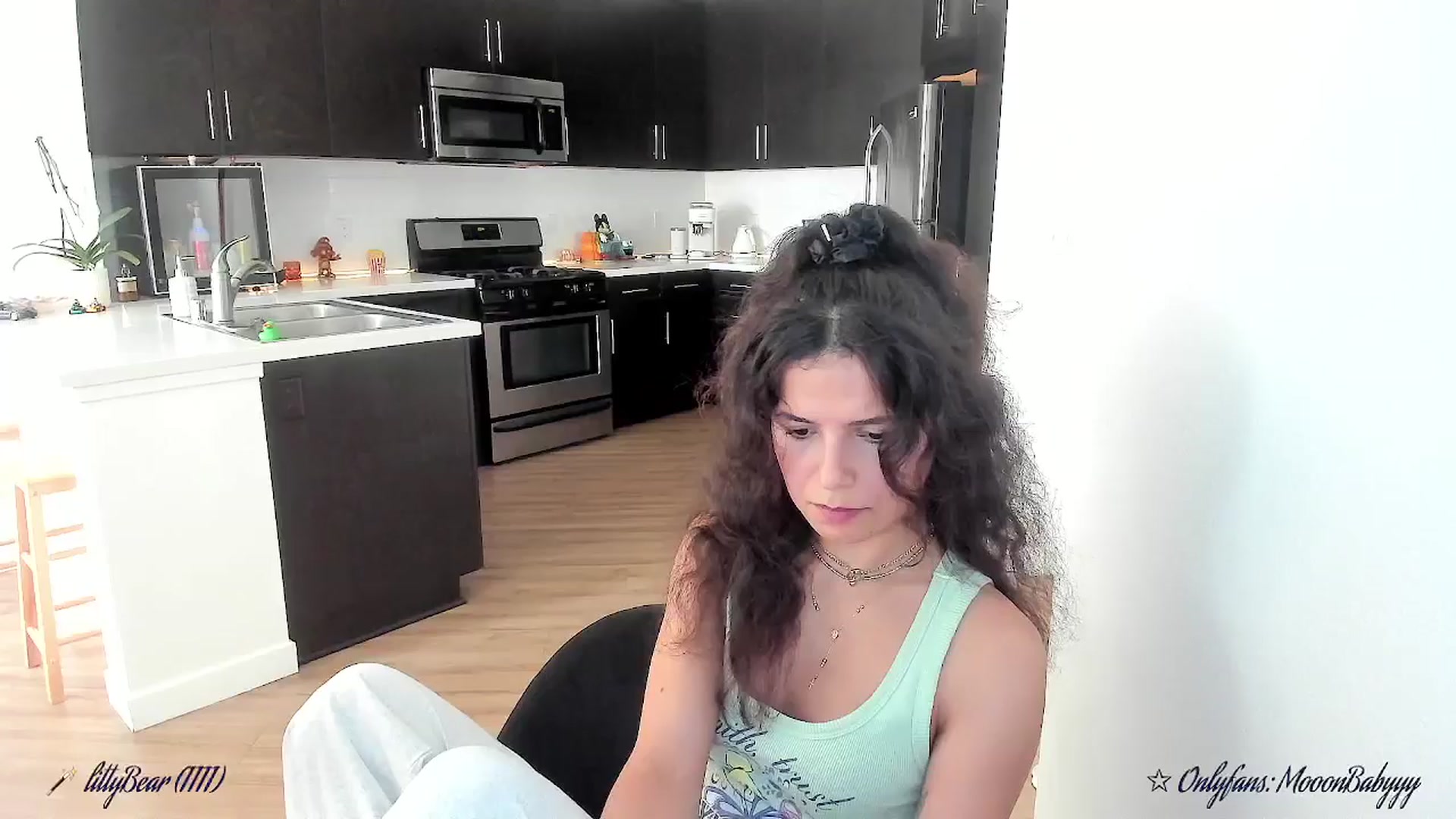 Gallery image thumbnail from litty's myfreecams stream on, 09/28/2025, 24:33 image 12 of 20