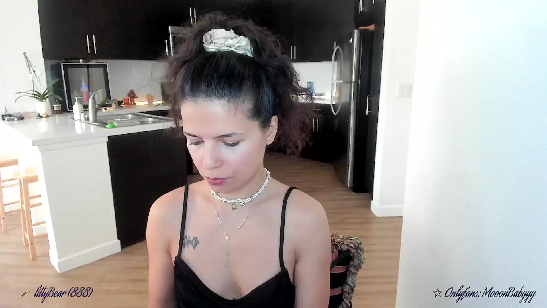 Gallery image thumbnail from litty's myfreecams stream on, 09/29/2025, 04:13 image 4 of 20