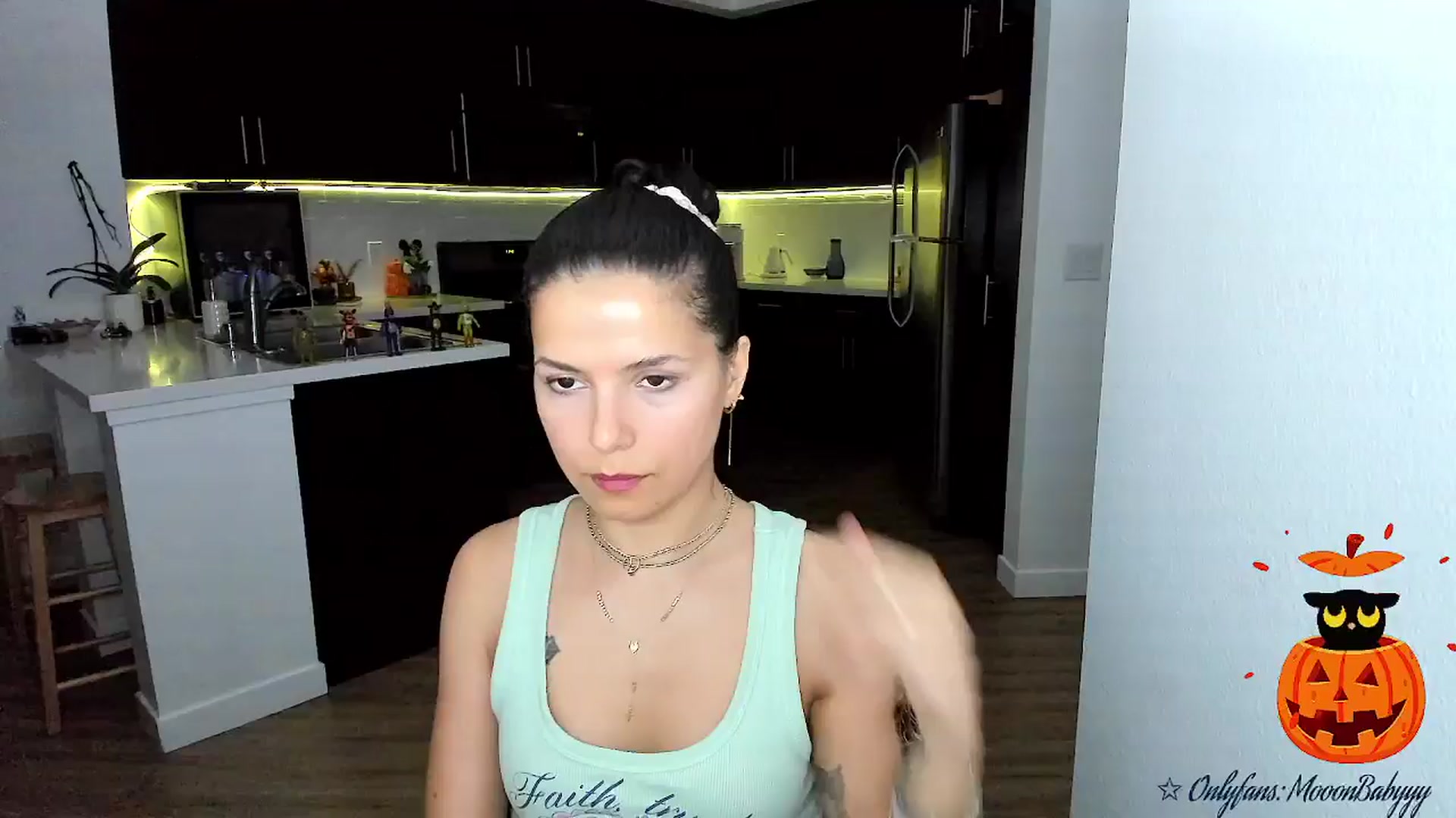 Gallery image thumbnail from litty's myfreecams stream on, 10/04/2025, 04:58 image 10 of 20