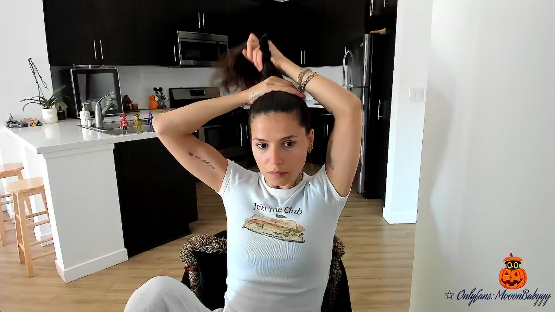 Gallery image thumbnail from litty's myfreecams stream on, 10/08/2025, 22:31 image 16 of 20