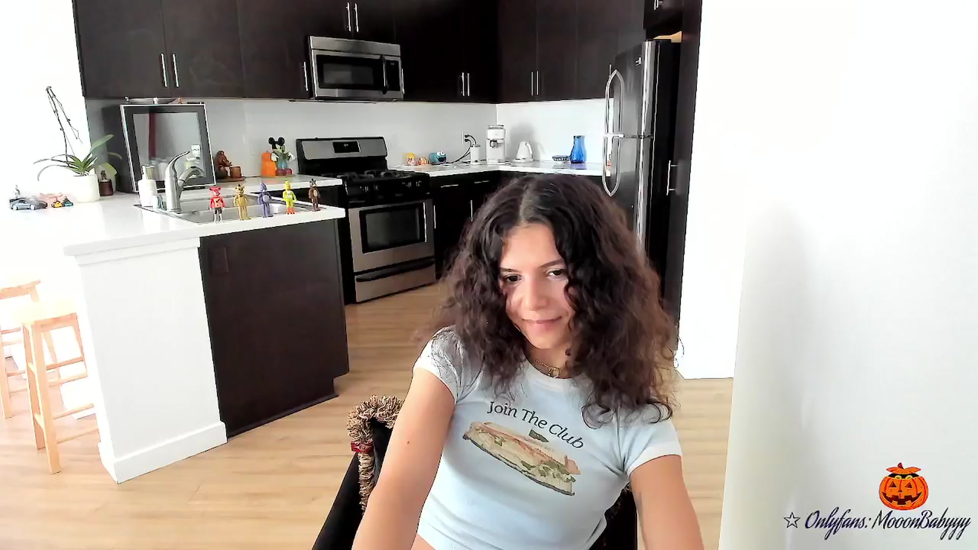 Gallery image thumbnail from litty's myfreecams stream on, 10/09/2025, 24:15 image 8 of 20