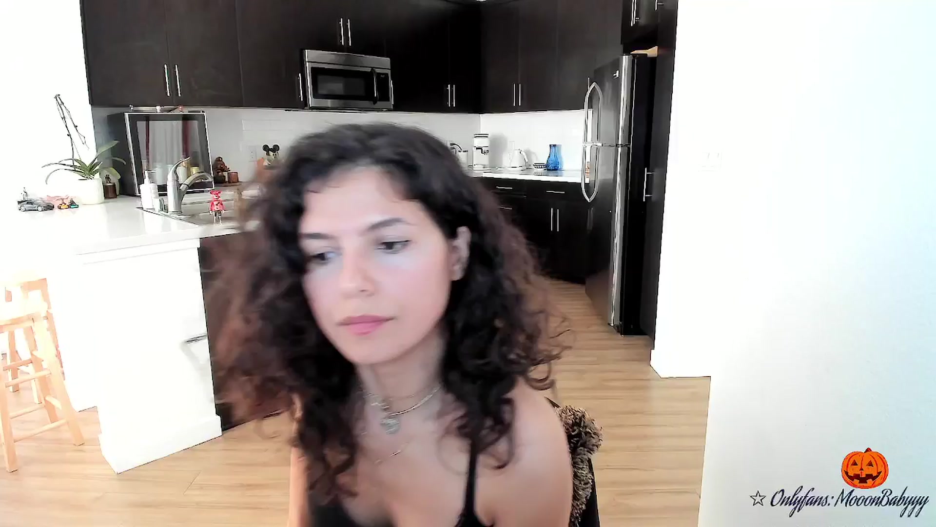 Gallery image thumbnail from litty's myfreecams stream on, 10/10/2025, 01:21 image 10 of 20