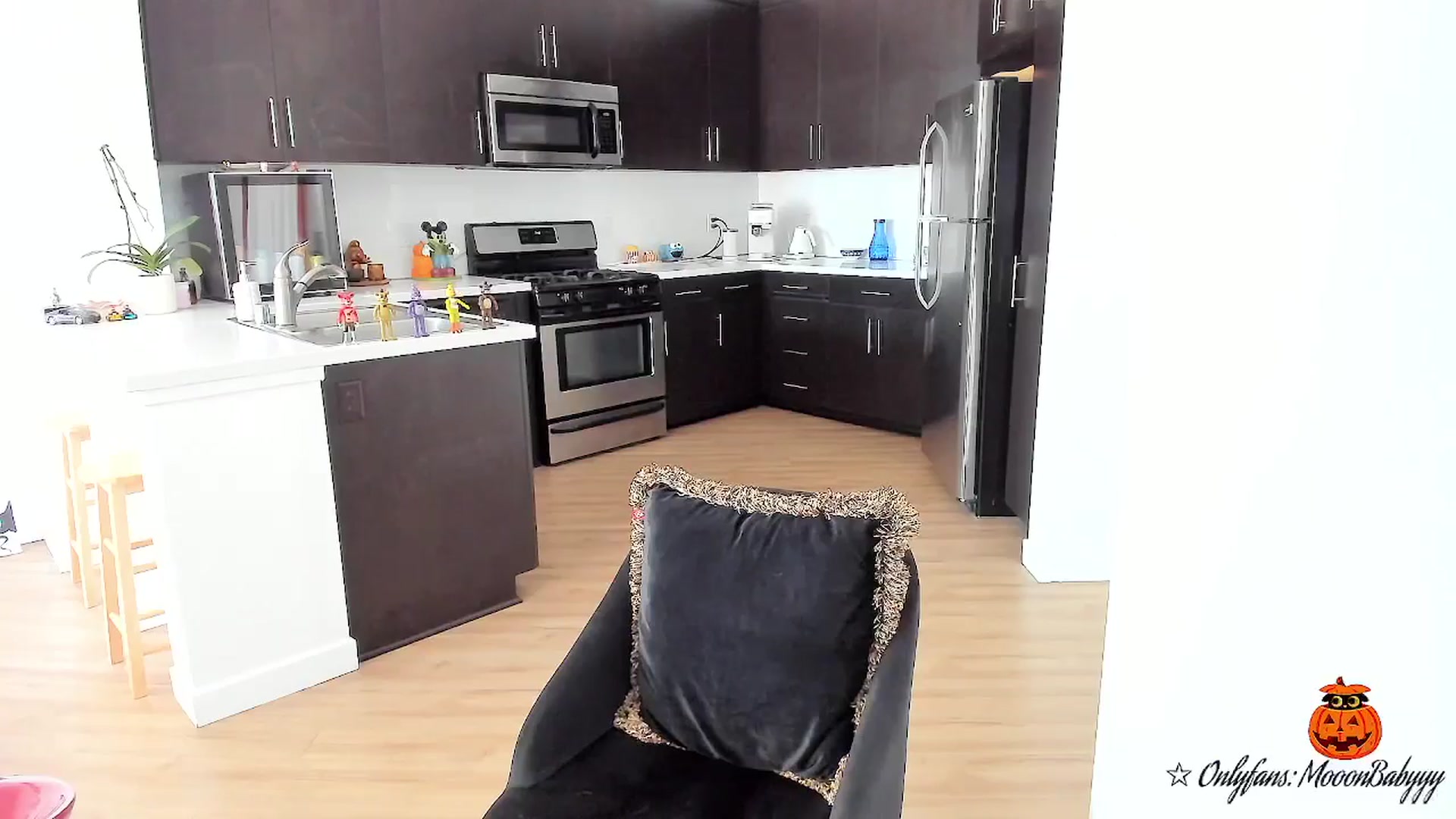 Gallery image thumbnail from litty's myfreecams stream on, 10/10/2025, 23:28 image 15 of 20