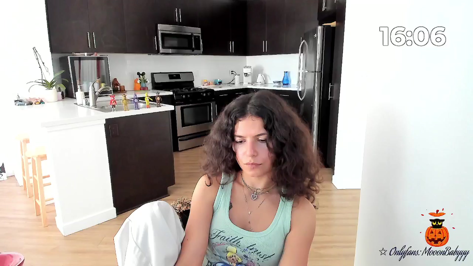 Gallery image thumbnail from litty's myfreecams stream on, 10/10/2025, 23:54 image 7 of 20