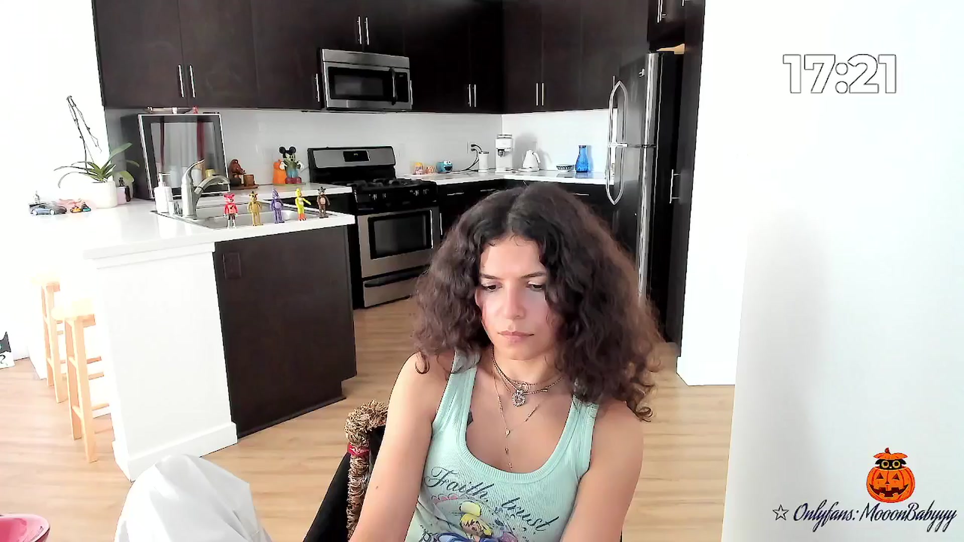 Gallery image thumbnail from litty's myfreecams stream on, 10/10/2025, 23:54 image 6 of 20
