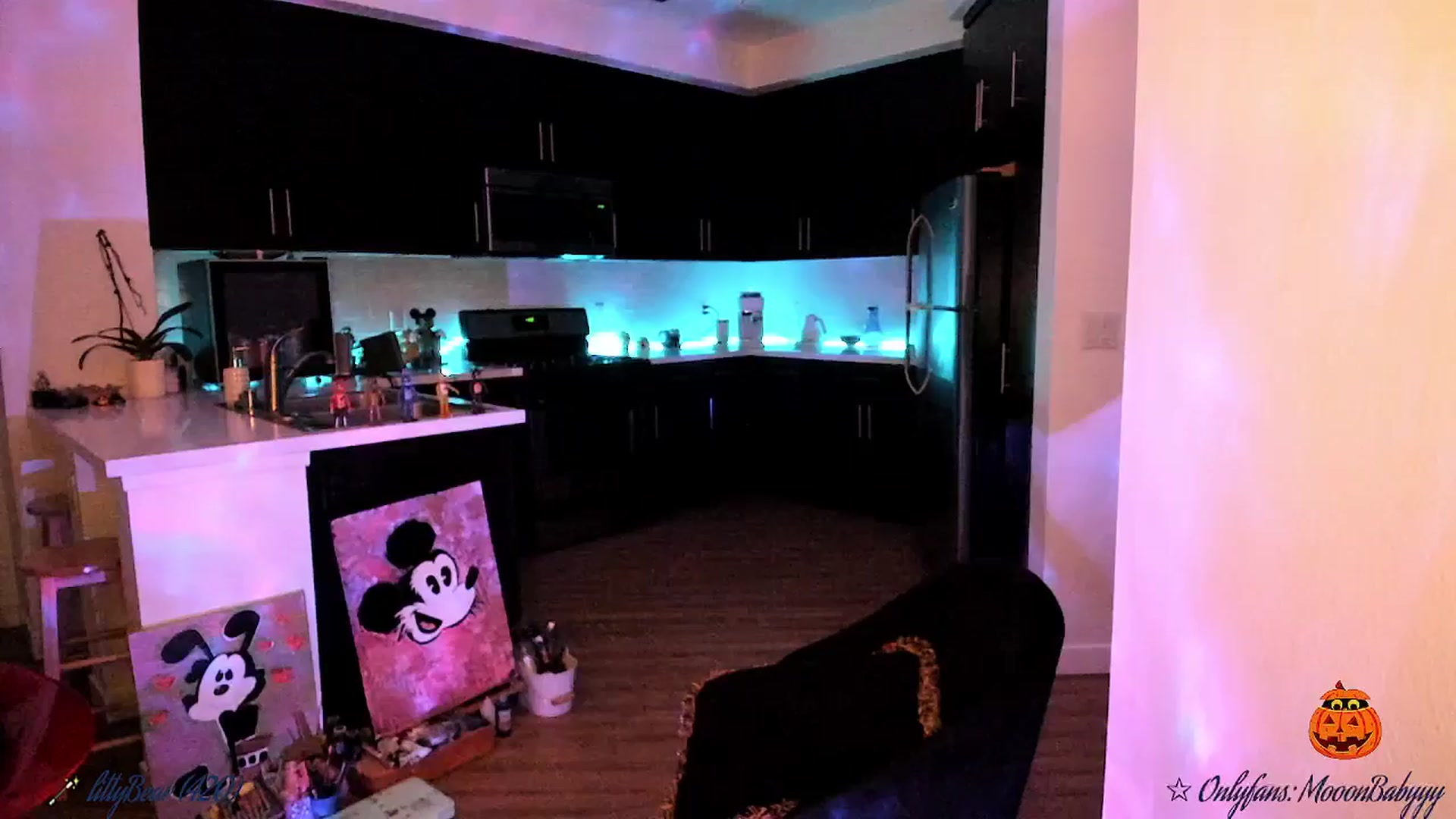 Gallery image thumbnail from litty's myfreecams stream on, 10/13/2025, 02:33 image 10 of 20