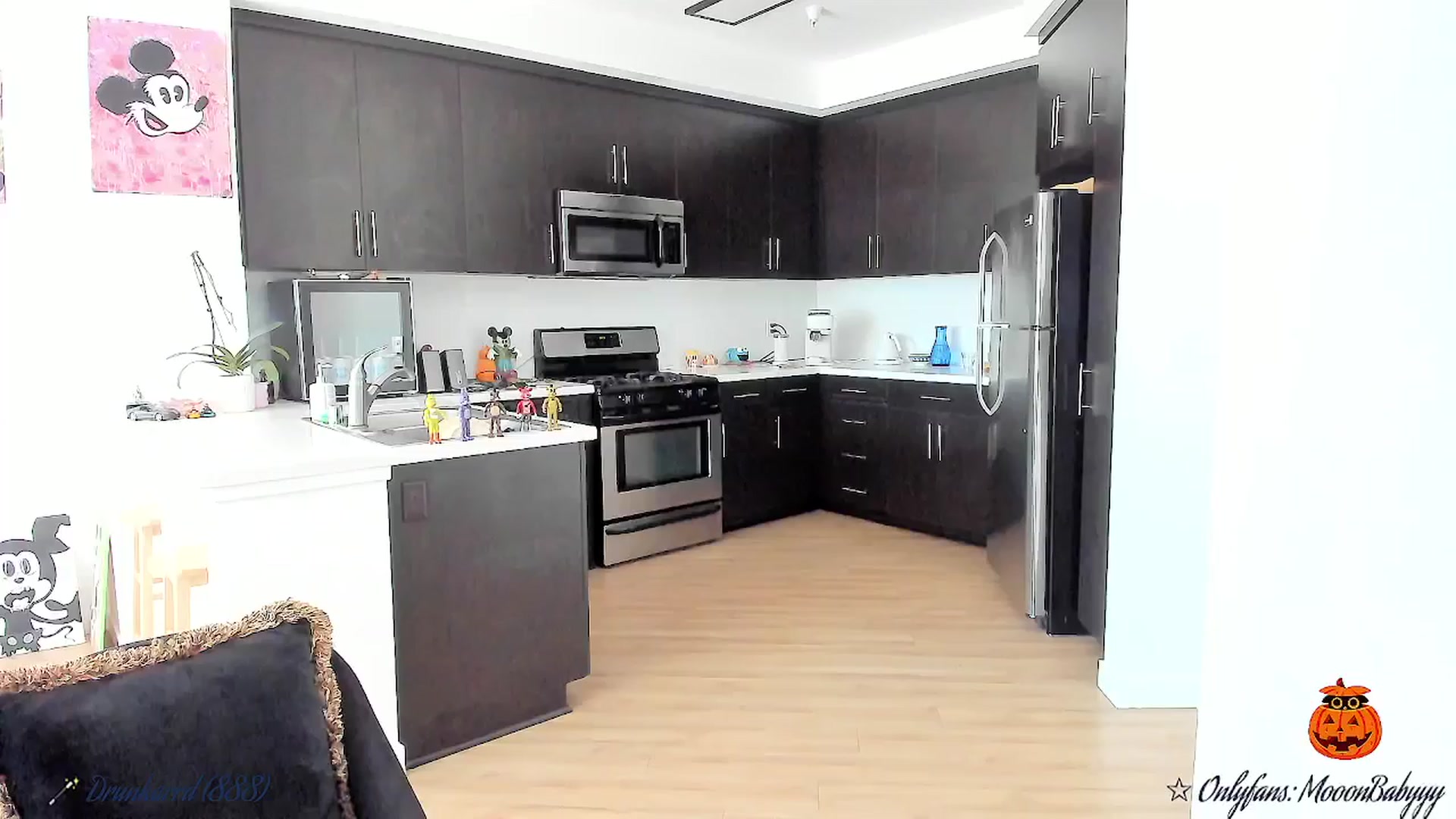 Gallery image thumbnail from litty's myfreecams stream on, 10/18/2025, 24:06 image 10 of 20