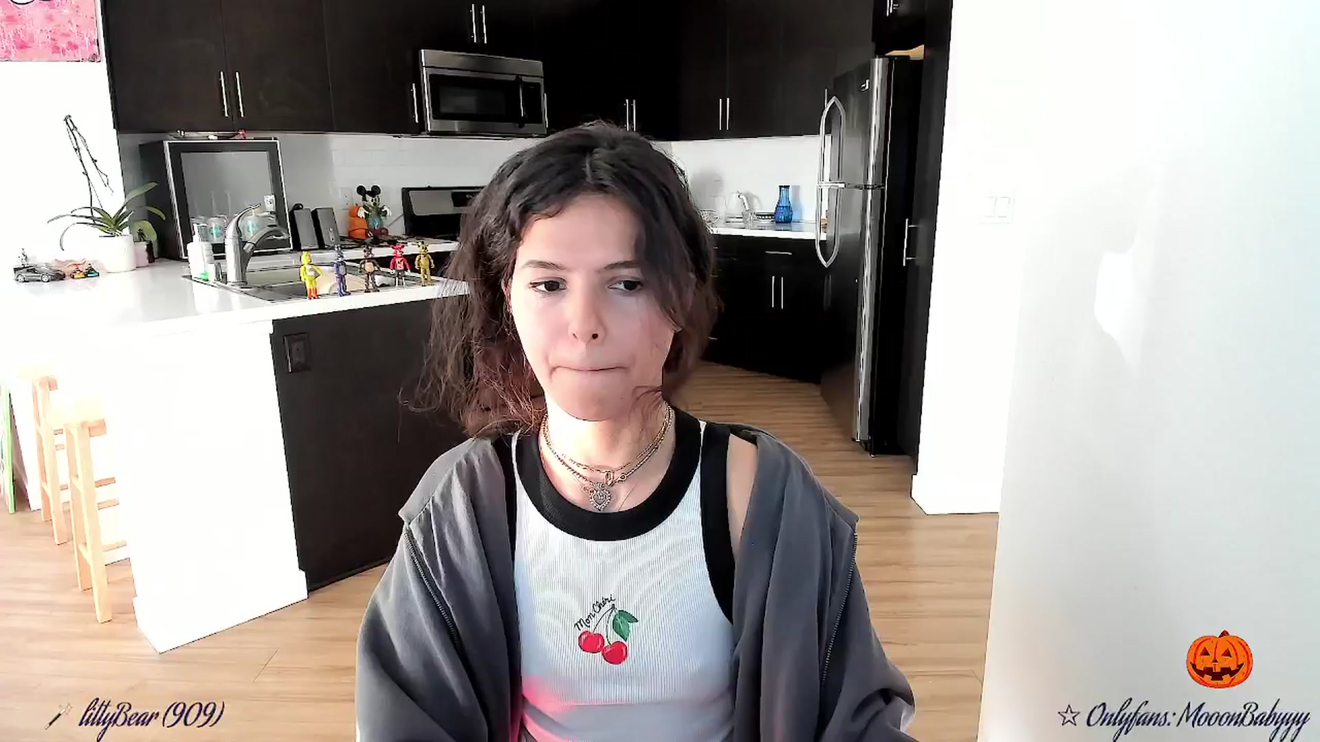 Gallery image thumbnail from litty's myfreecams stream on, 10/18/2025, 24:06 image 17 of 20