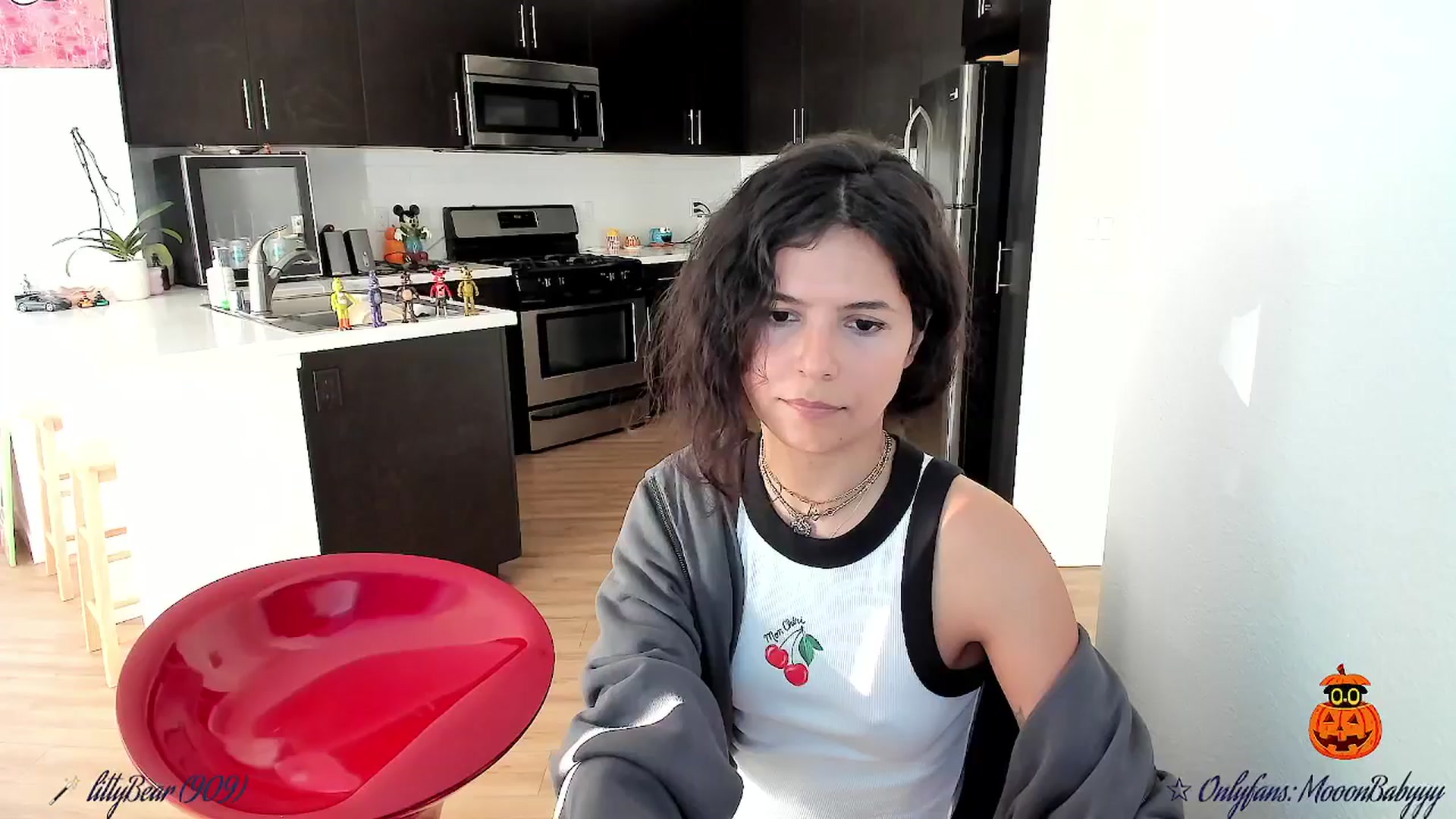 Gallery image thumbnail from litty's myfreecams stream on, 10/18/2025, 24:06 image 18 of 20