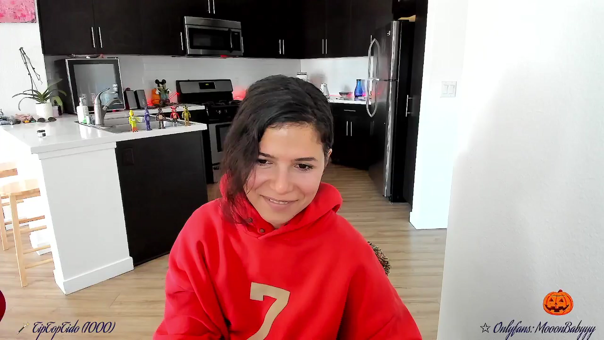 Gallery image thumbnail from litty's myfreecams stream on, 10/19/2025, 24:06 image 10 of 20