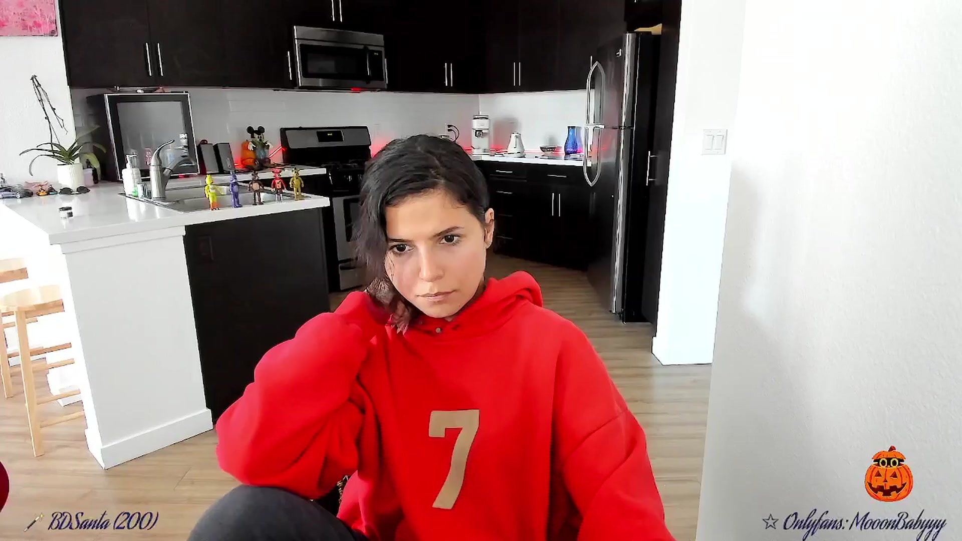 Gallery image thumbnail from litty's myfreecams stream on, 10/19/2025, 24:06 image 9 of 20