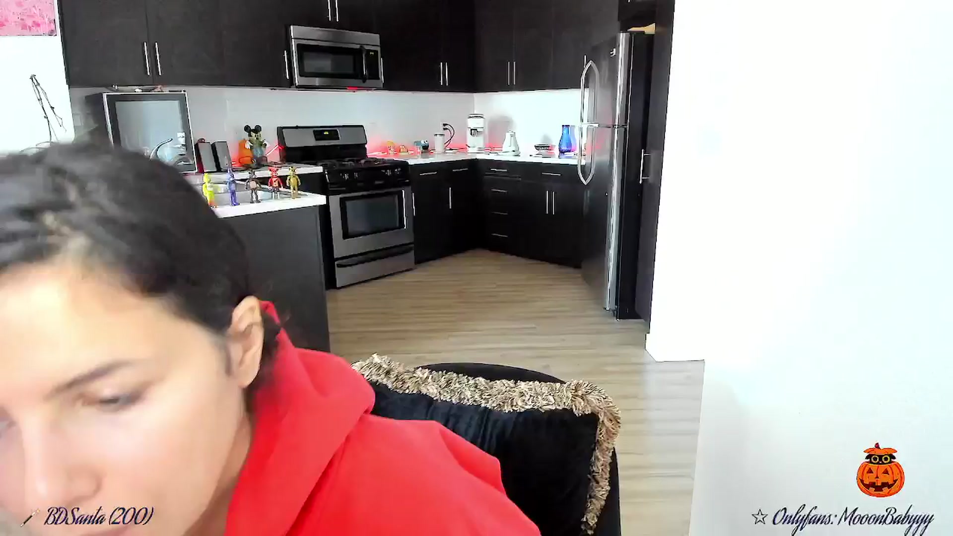 Gallery image thumbnail from litty's myfreecams stream on, 10/19/2025, 24:06 image 6 of 20