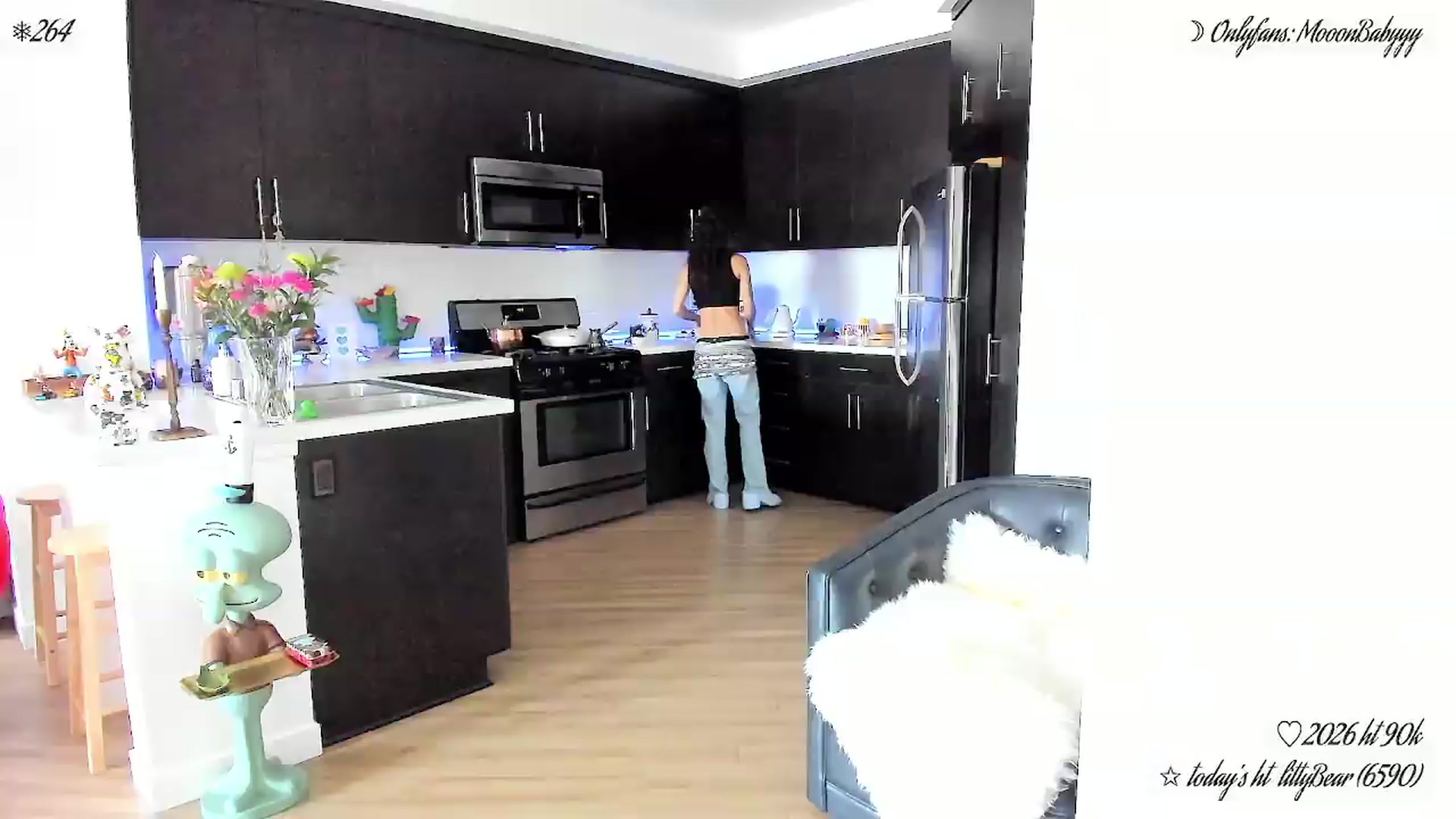 Gallery image thumbnail from litty's myfreecams stream on, 05/10/2026, 21:34 image 10 of 20