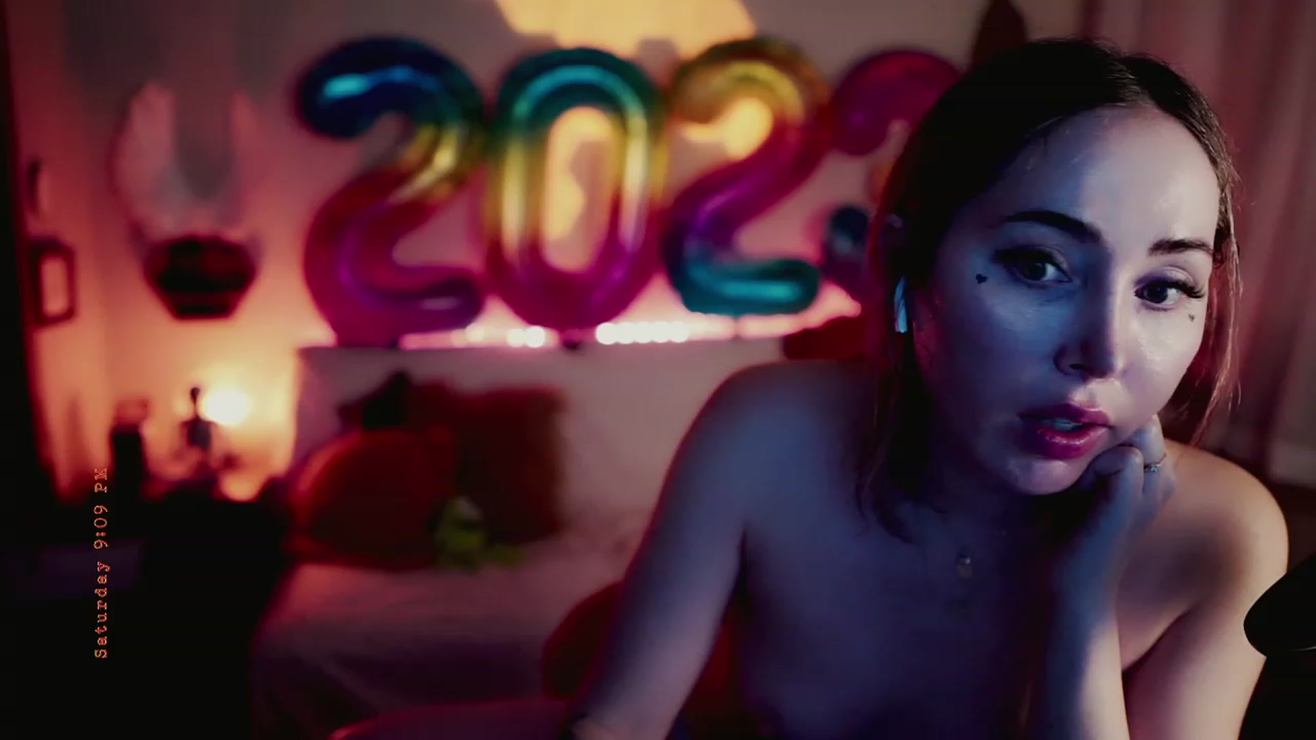 Gallery image thumbnail from livibot's myfreecams stream on, 01/01/2023, 06:32 image 10 of 20