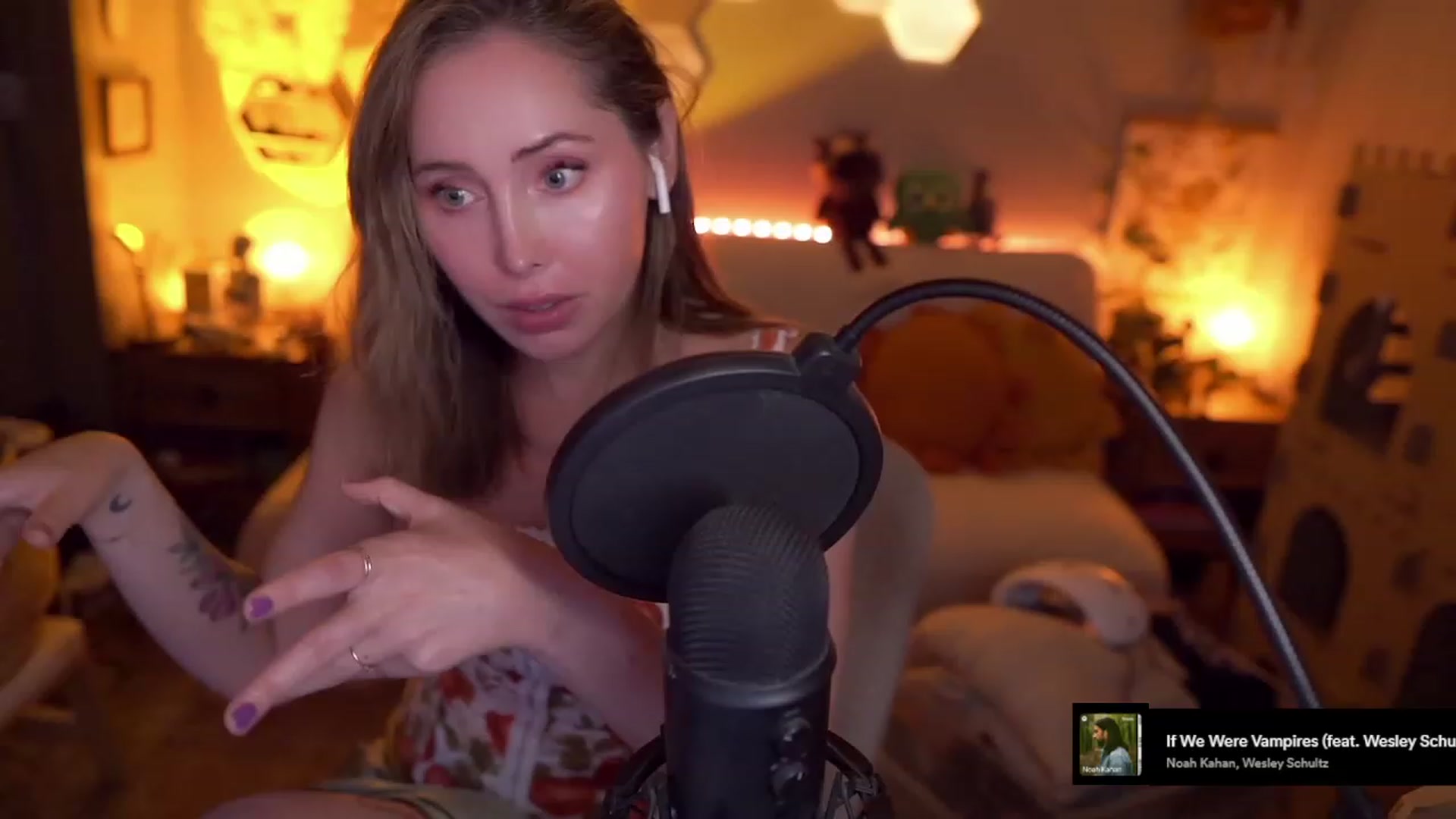 Gallery image thumbnail from livibot's myfreecams stream on, 09/11/2023, 03:37 image 14 of 20