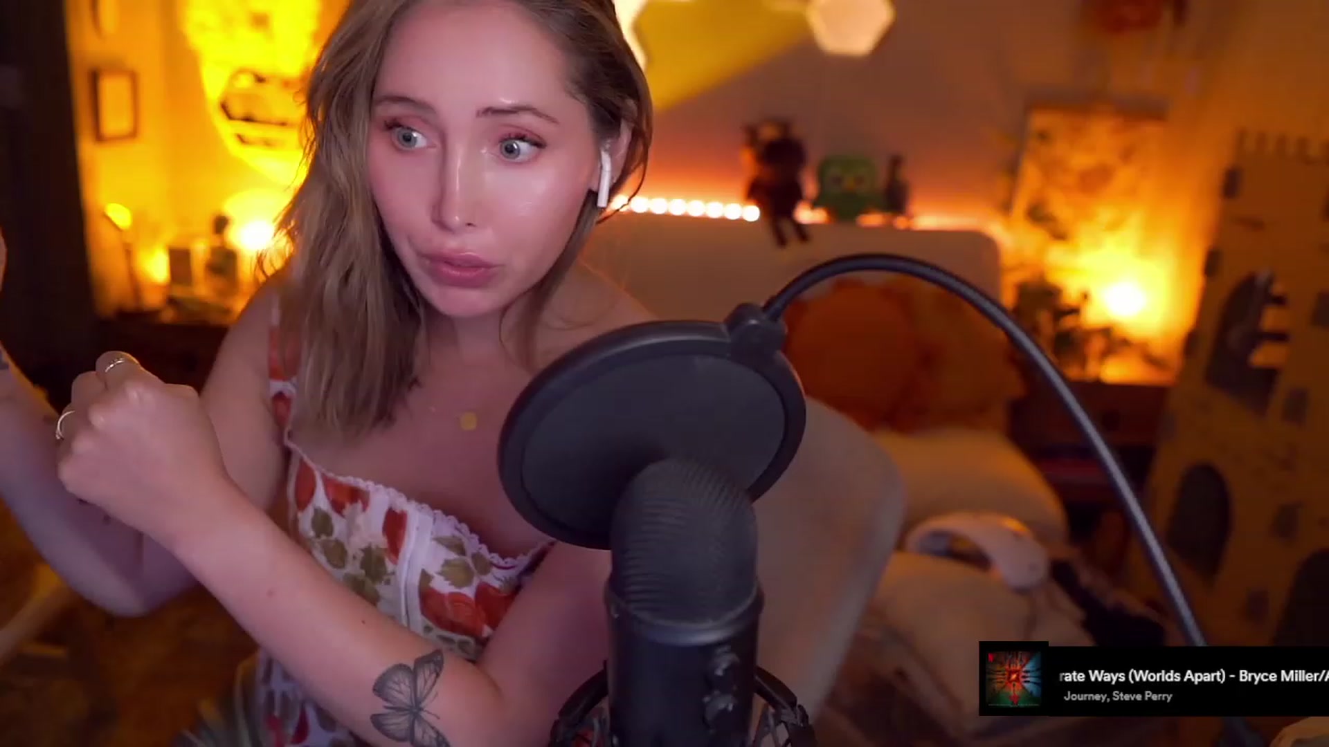 Gallery image thumbnail from livibot's myfreecams stream on, 09/11/2023, 03:37 image 11 of 20
