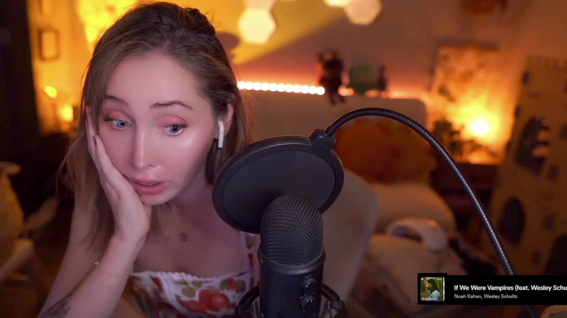 Gallery image thumbnail from livibot's myfreecams stream on, 09/11/2023, 03:37 image 15 of 20