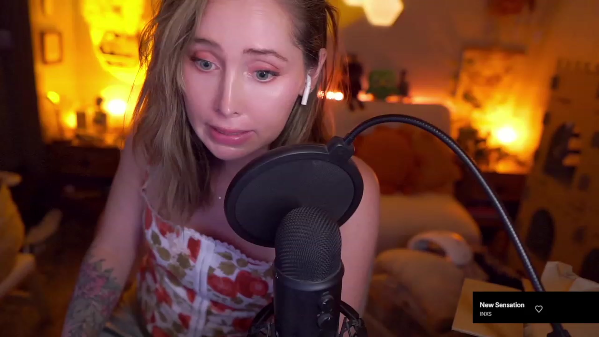 Gallery image thumbnail from livibot's myfreecams stream on, 09/11/2023, 03:37 image 3 of 20