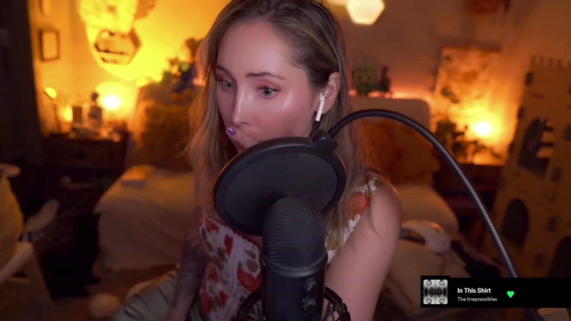 Gallery image thumbnail from livibot's myfreecams stream on, 09/11/2023, 03:37 image 18 of 20