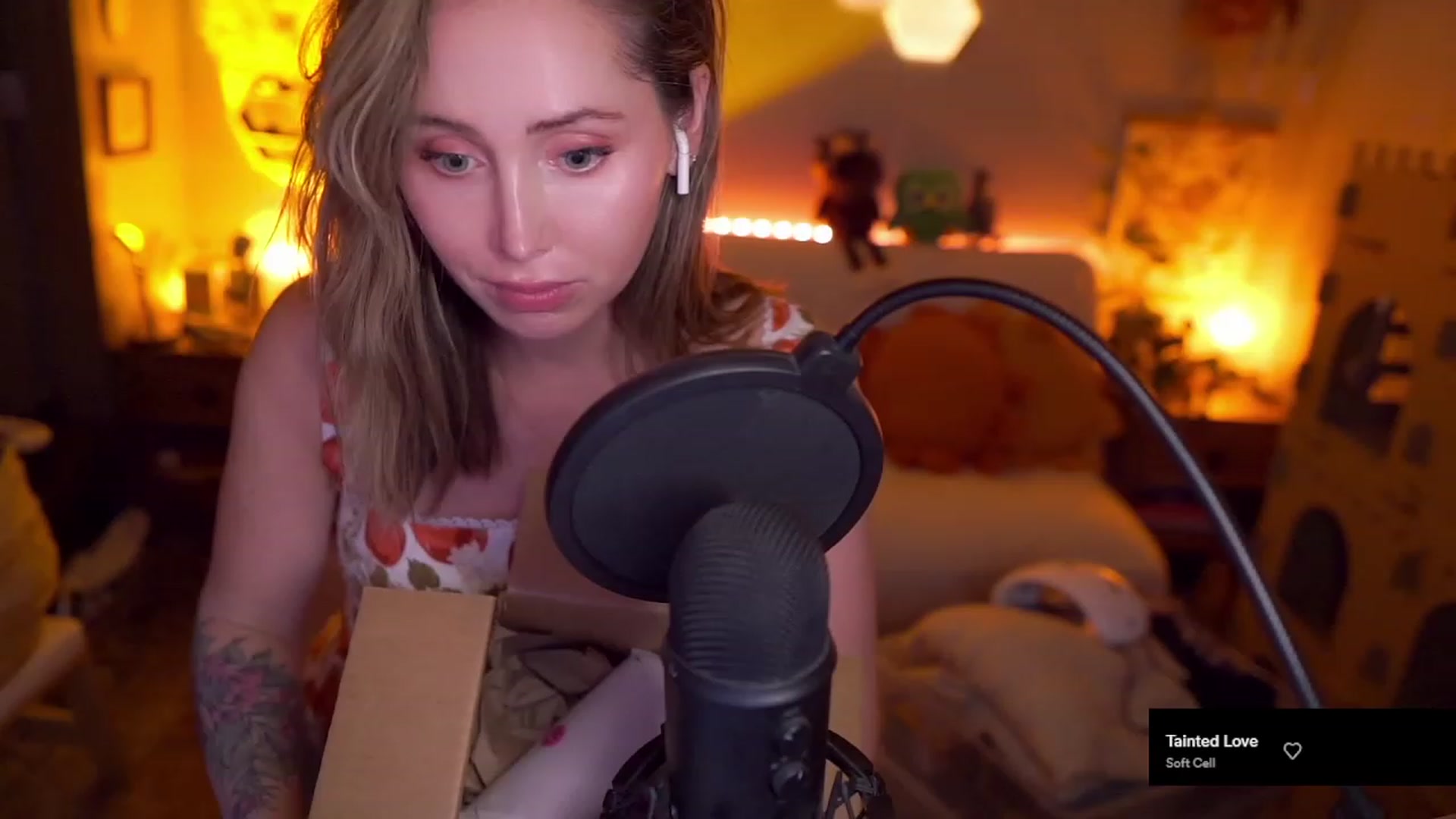 Gallery image thumbnail from livibot's myfreecams stream on, 09/11/2023, 03:37 image 4 of 20