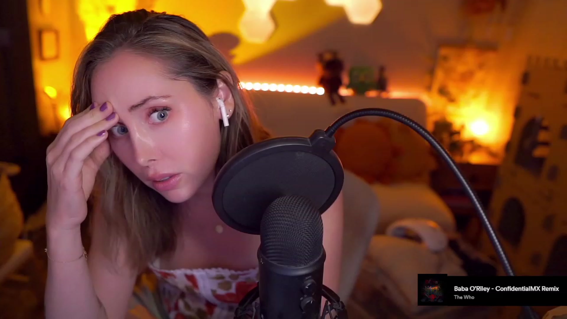 Gallery image thumbnail from livibot's myfreecams stream on, 09/11/2023, 03:37 image 10 of 20