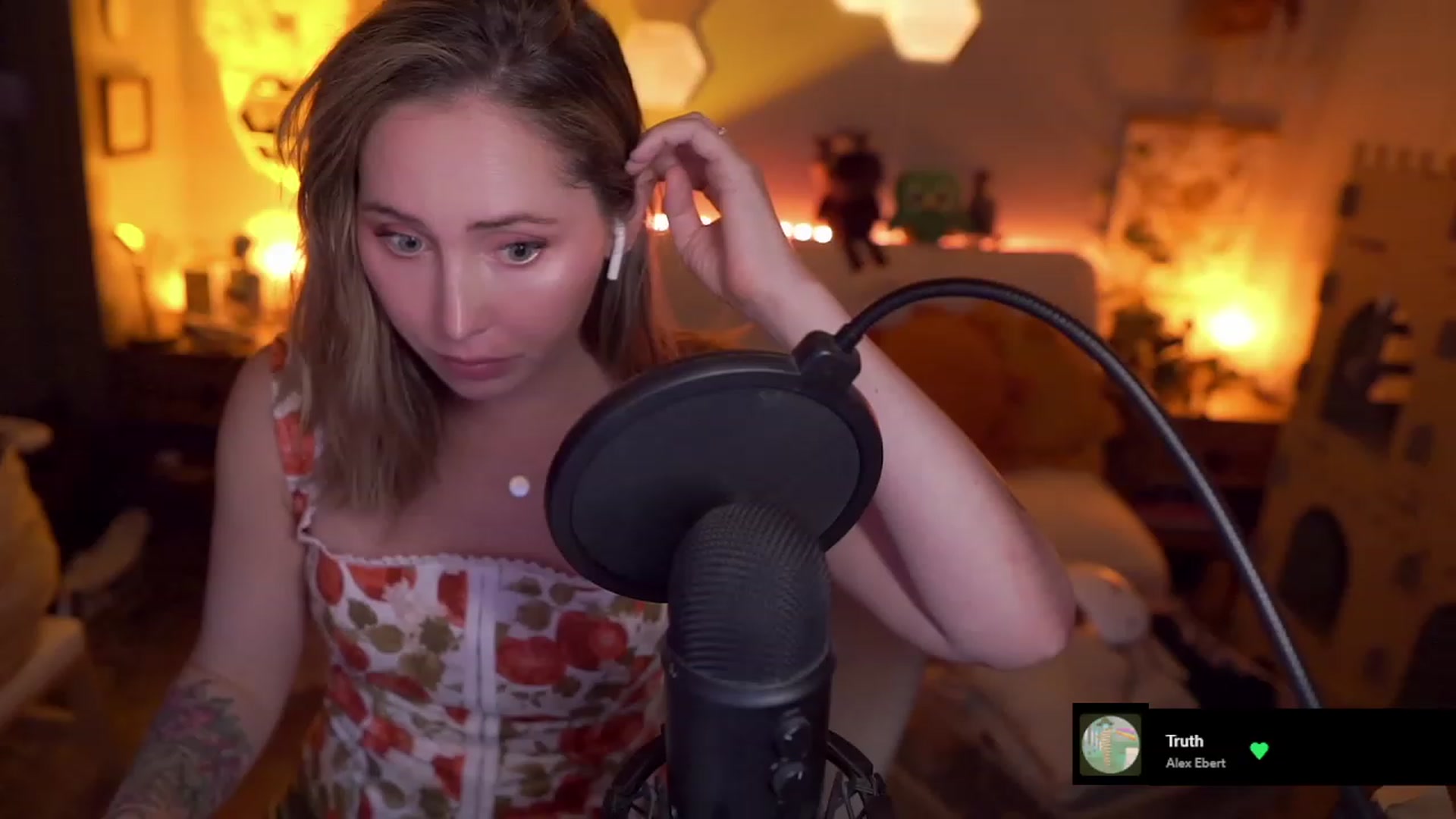 Gallery image thumbnail from livibot's myfreecams stream on, 09/11/2023, 03:37 image 16 of 20