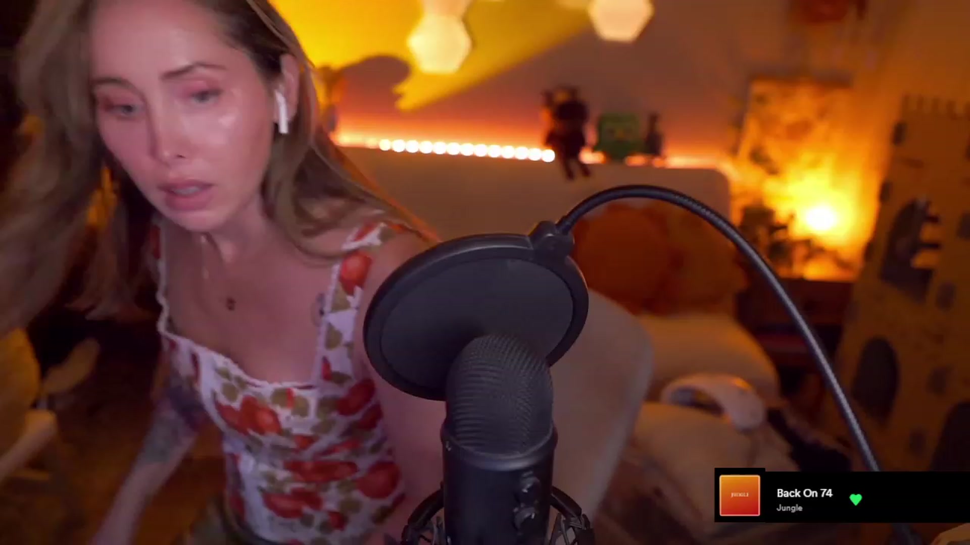 Gallery image thumbnail from livibot's myfreecams stream on, 09/11/2023, 03:37 image 8 of 20