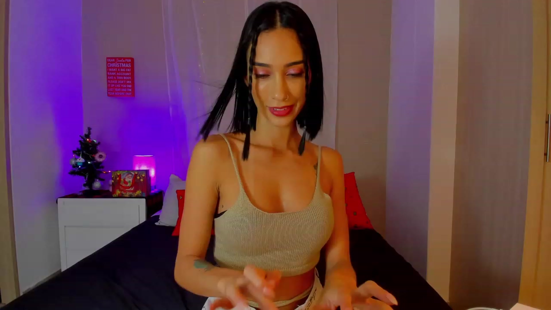 Gallery image thumbnail from lizzie_Steele's myfreecams stream on, 12/05/2022, 23:16 image 12 of 20