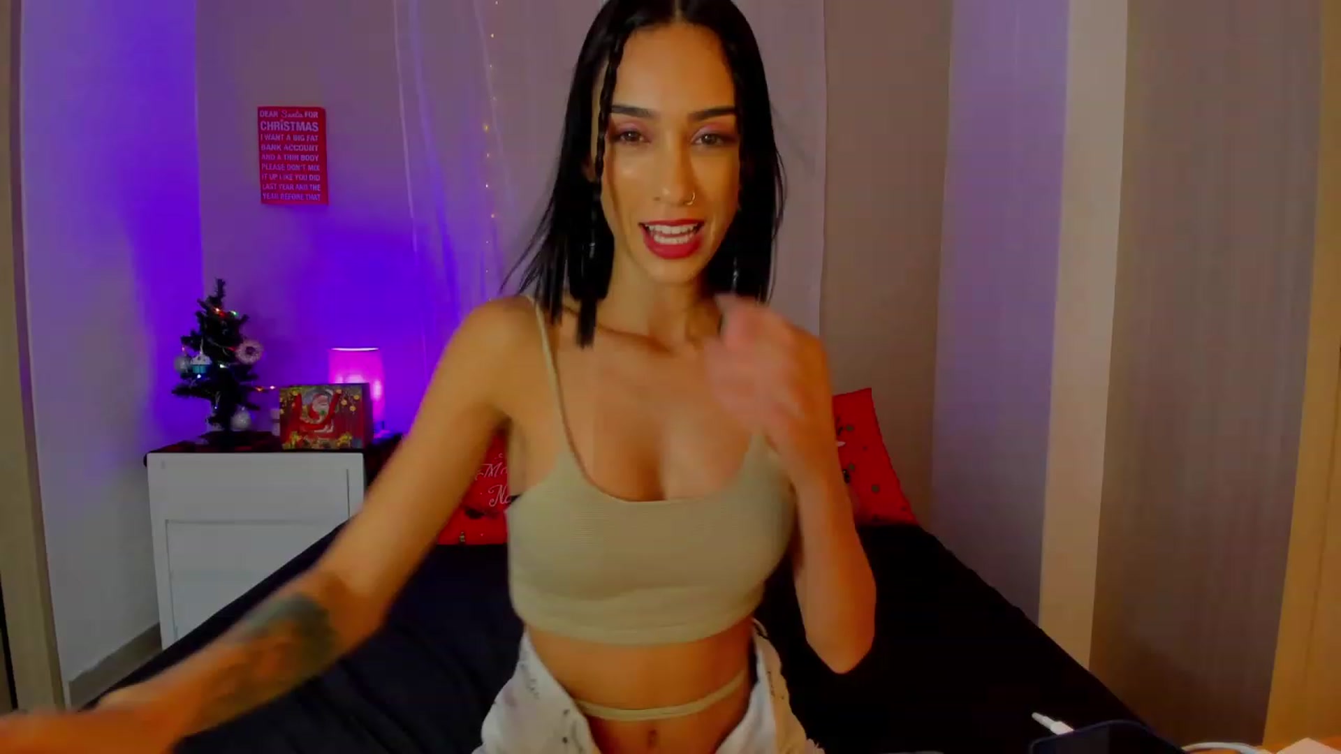 Gallery image thumbnail from lizzie_Steele's myfreecams stream on, 12/05/2022, 23:16 image 2 of 20