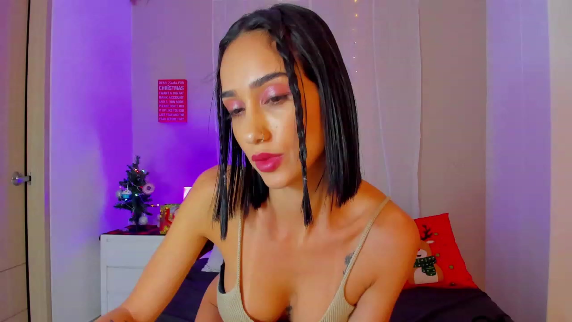 Gallery image thumbnail from lizzie_Steele's myfreecams stream on, 12/06/2022, 01:11 image 7 of 20
