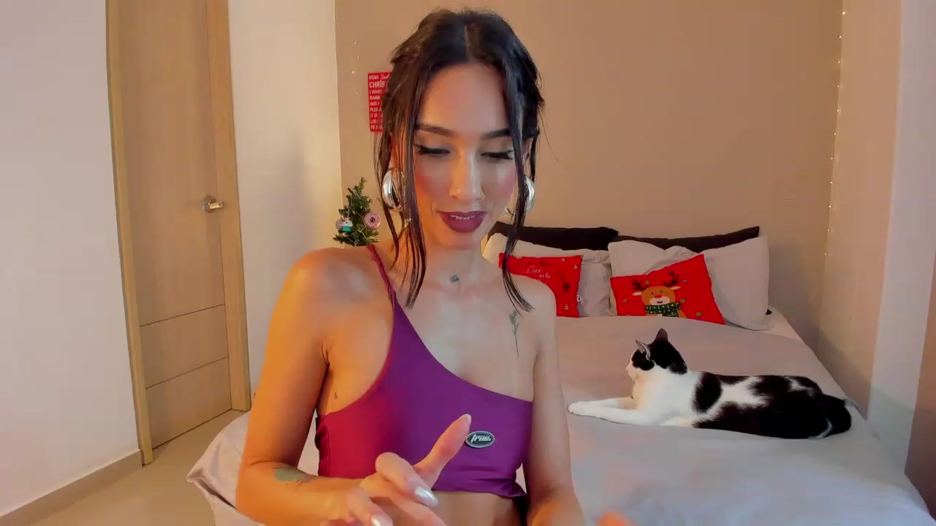Gallery image thumbnail from lizzie_Steele's myfreecams stream on, 12/27/2022, 03:09 image 16 of 20
