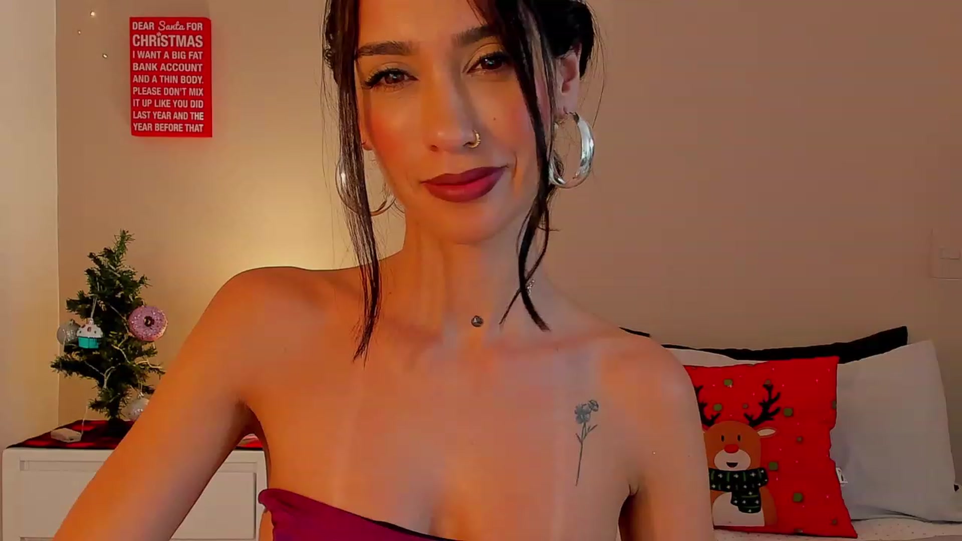 Gallery image thumbnail from lizzie_Steele's myfreecams stream on, 12/27/2022, 04:15 image 17 of 20
