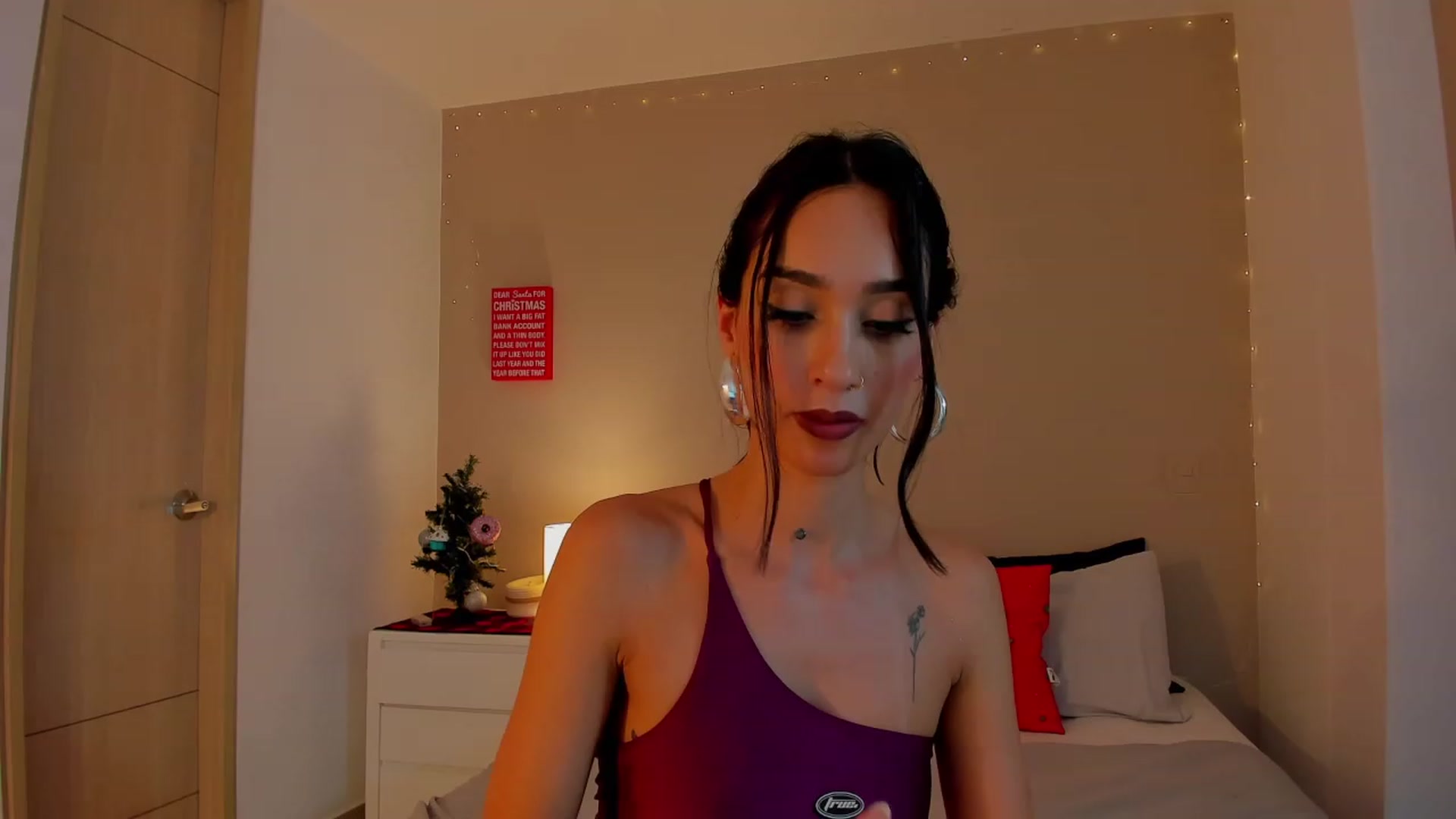 Gallery image thumbnail from lizzie_Steele's myfreecams stream on, 12/27/2022, 05:15 image 20 of 20