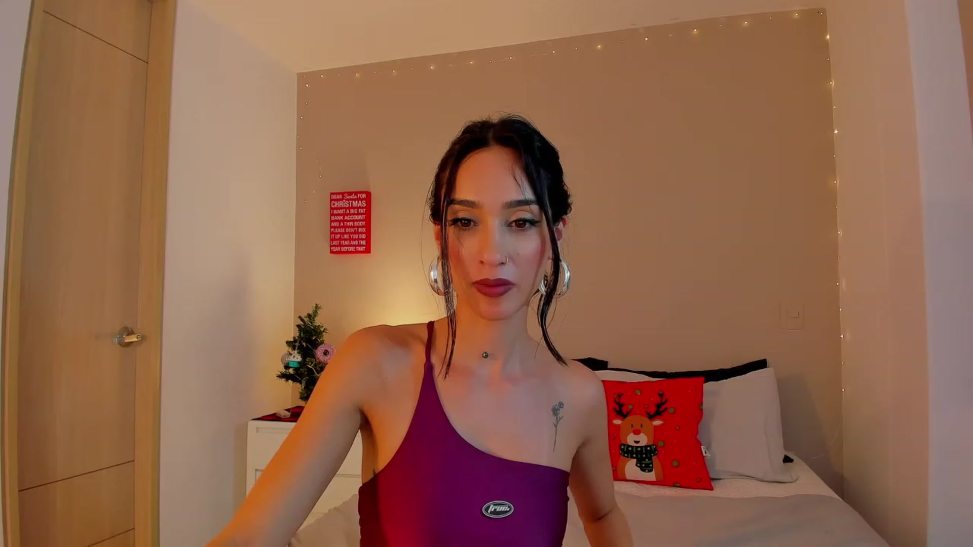 Gallery image thumbnail from lizzie_Steele's myfreecams stream on, 12/27/2022, 05:15 image 17 of 20
