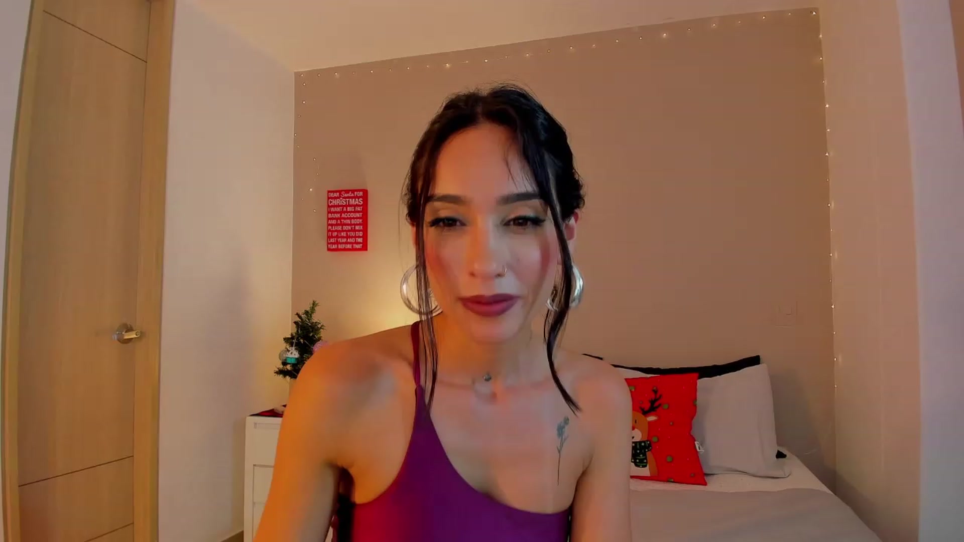 Gallery image thumbnail from lizzie_Steele's myfreecams stream on, 12/27/2022, 05:15 image 10 of 20
