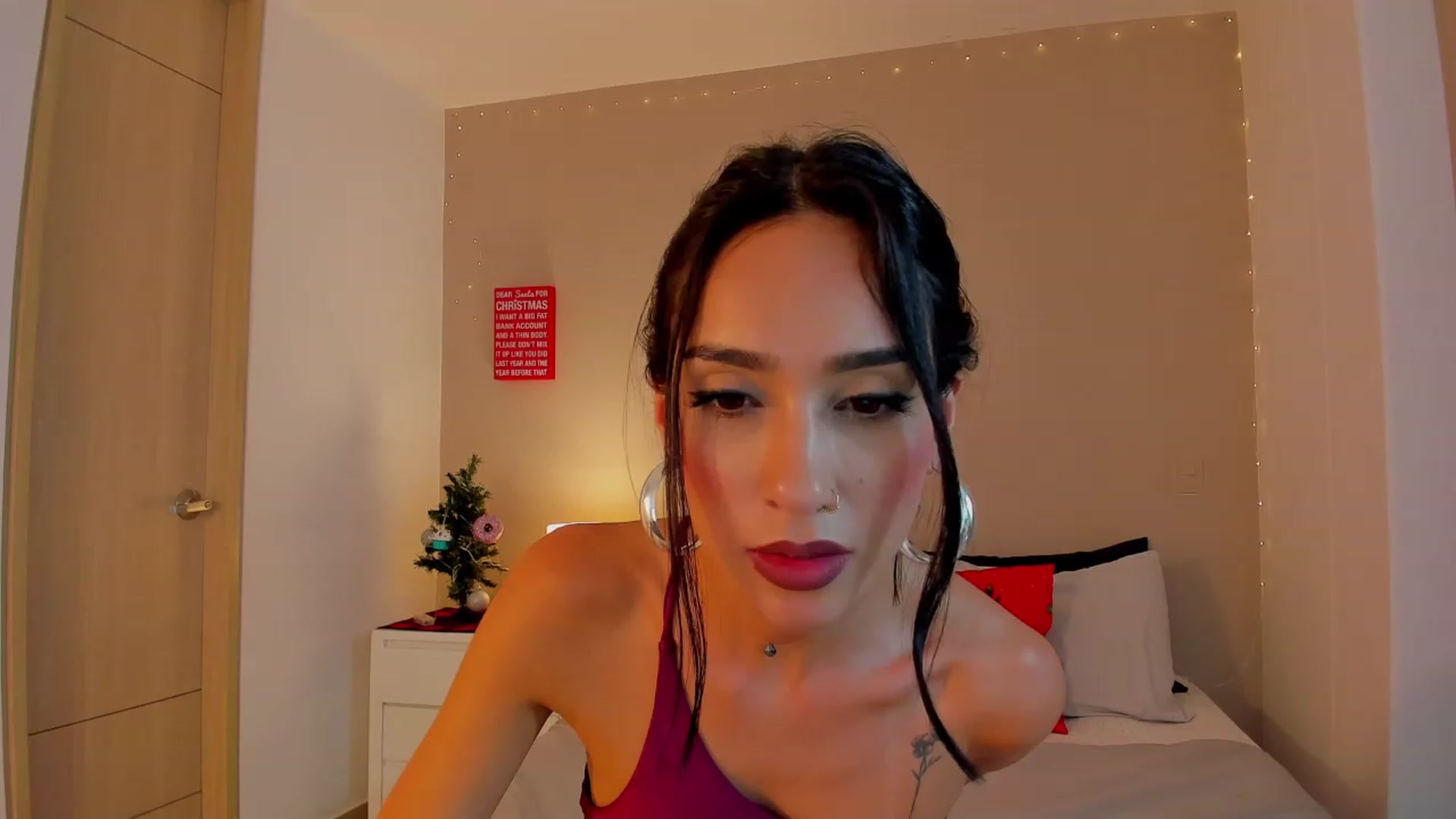 Gallery image thumbnail from lizzie_Steele's myfreecams stream on, 12/27/2022, 05:15 image 15 of 20