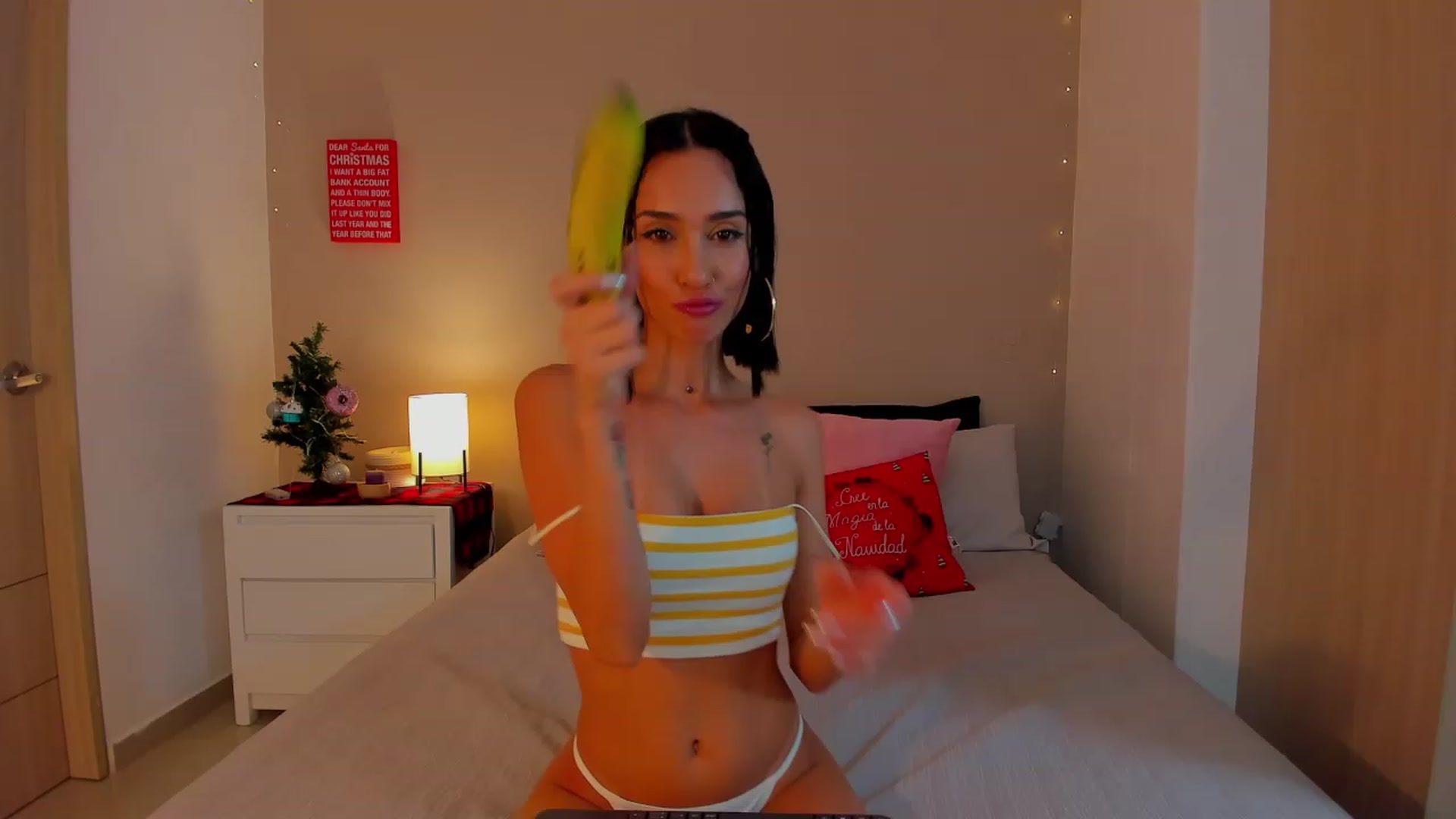 Gallery image thumbnail from lizzie_Steele's myfreecams stream on, 12/28/2022, 01:11 image 20 of 20