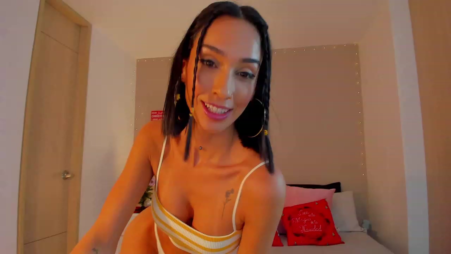 Gallery image thumbnail from lizzie_Steele's myfreecams stream on, 12/28/2022, 01:11 image 5 of 20