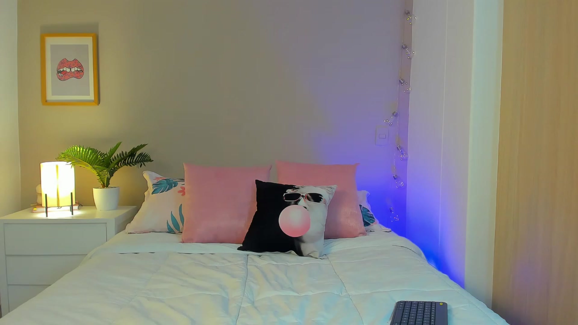 Gallery image thumbnail from lizzie_Steele's myfreecams stream on, 01/23/2023, 24:27 image 16 of 20