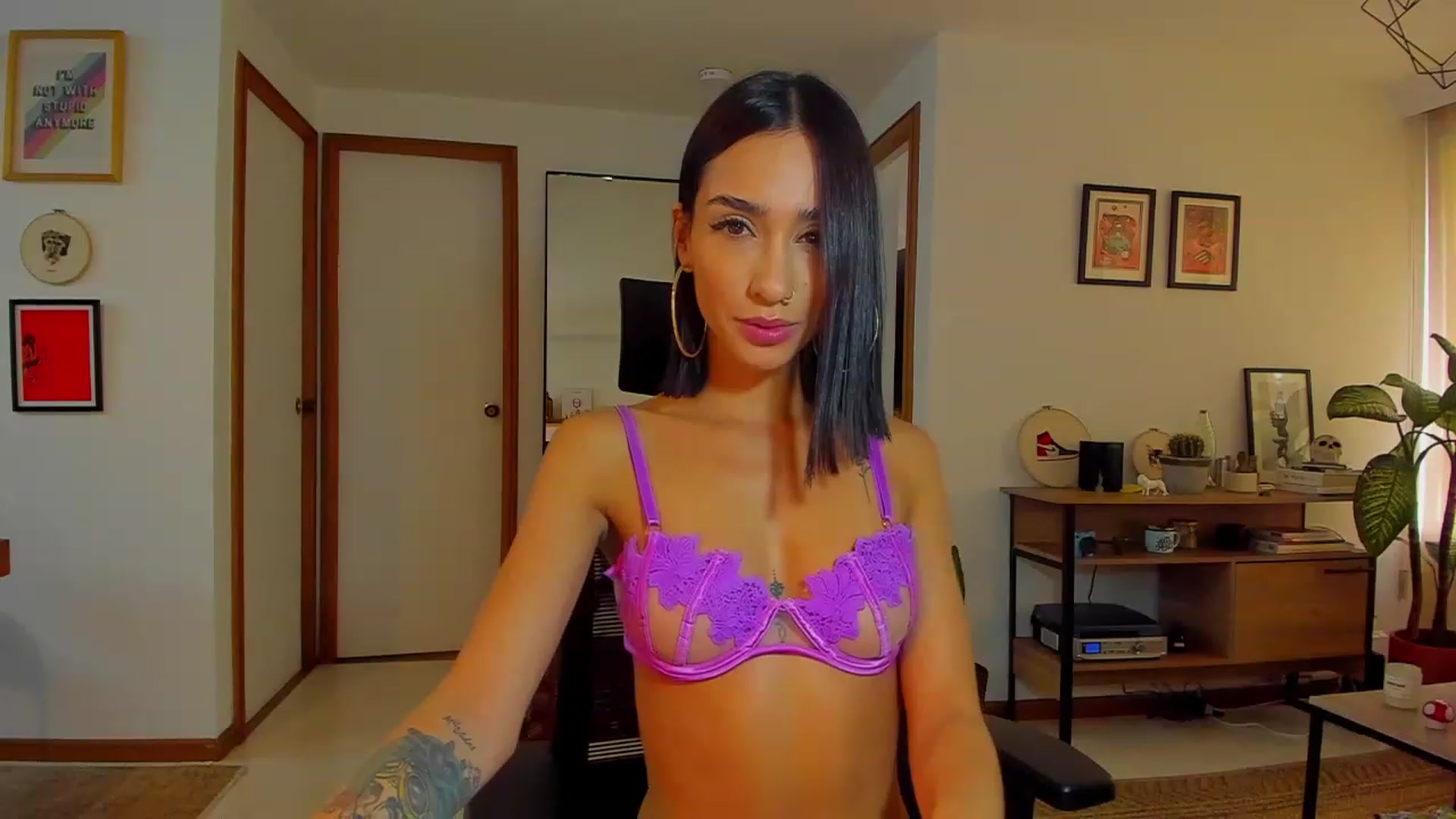 Gallery image thumbnail from lizzie_Steele's myfreecams stream on, 02/10/2023, 17:35 image 11 of 20