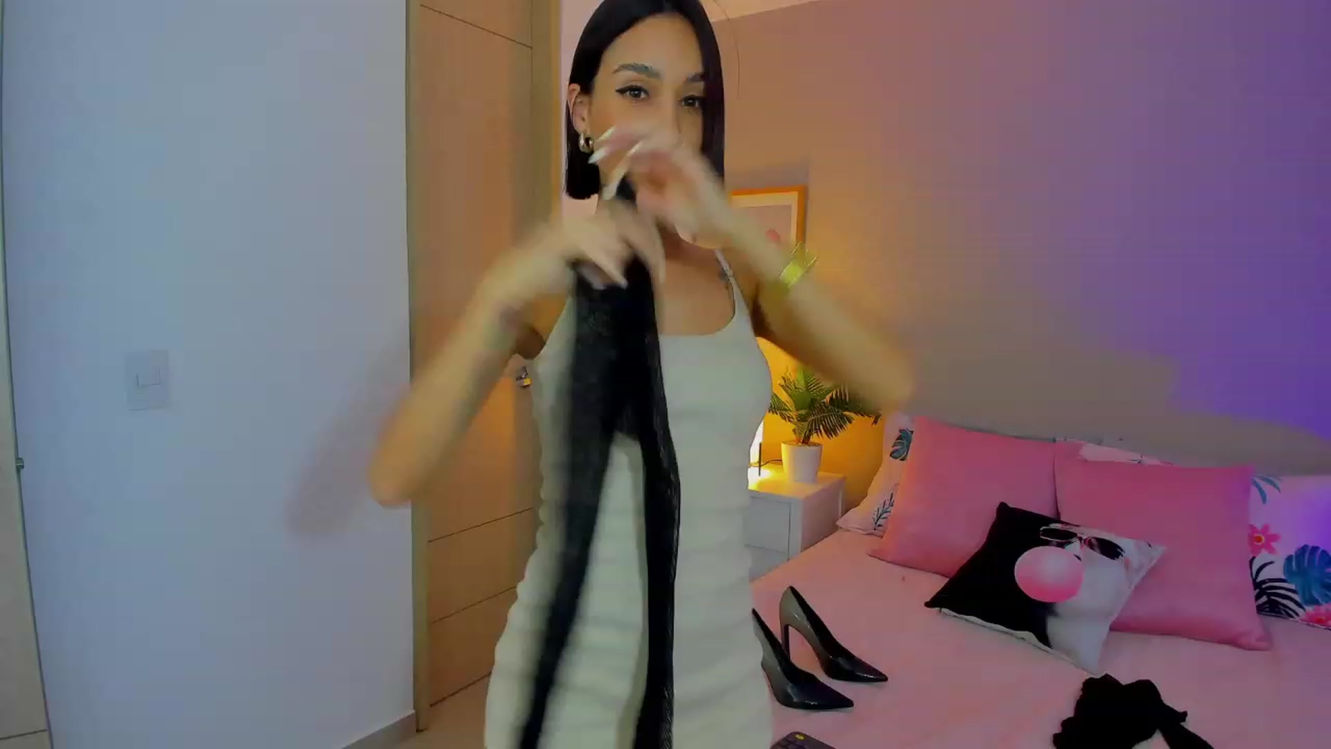 Gallery image thumbnail from lizzie_Steele's myfreecams stream on, 03/31/2023, 24:22 image 2 of 20