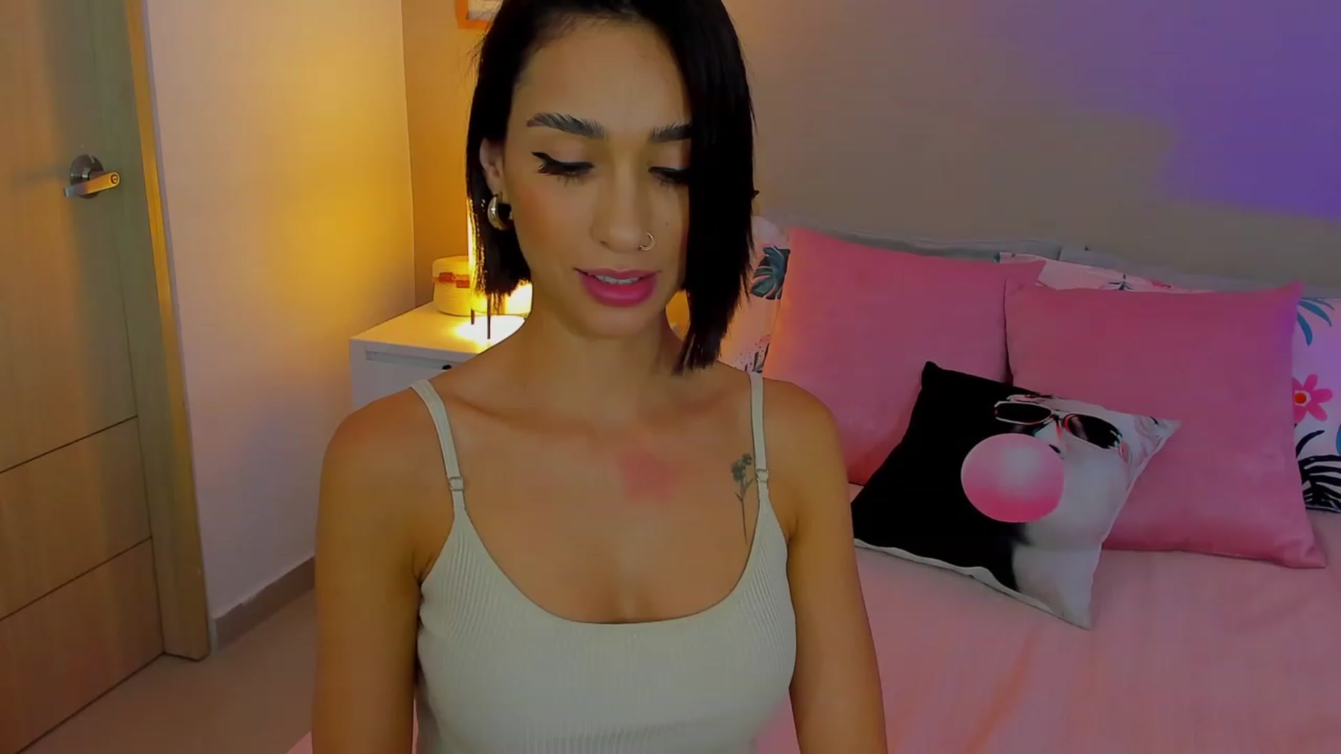 Gallery image thumbnail from lizzie_Steele's myfreecams stream on, 03/31/2023, 24:22 image 11 of 20