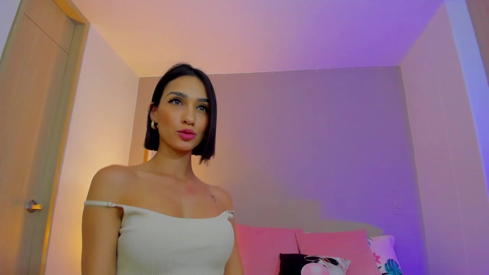 Gallery image thumbnail from lizzie_Steele's myfreecams stream on, 03/31/2023, 24:22 image 17 of 20