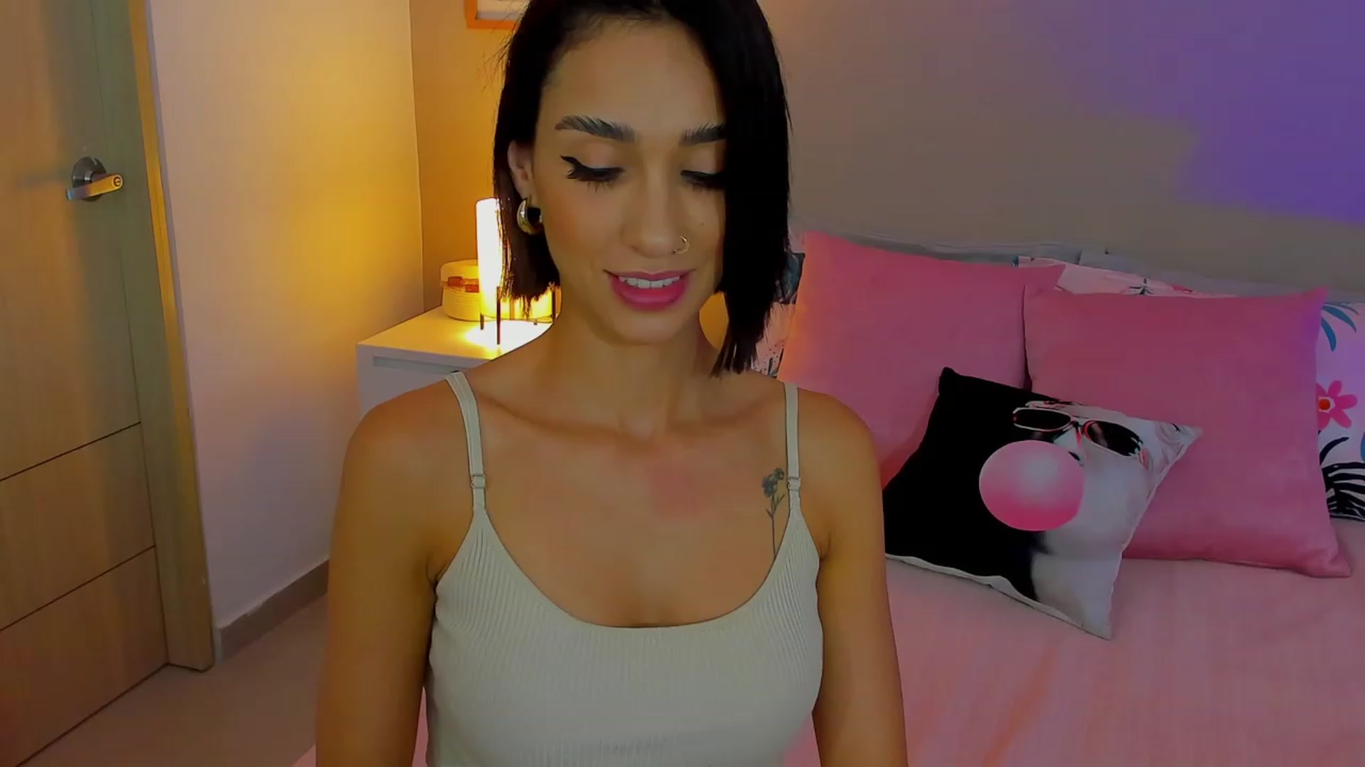 Gallery image thumbnail from lizzie_Steele's myfreecams stream on, 03/31/2023, 24:22 image 10 of 20