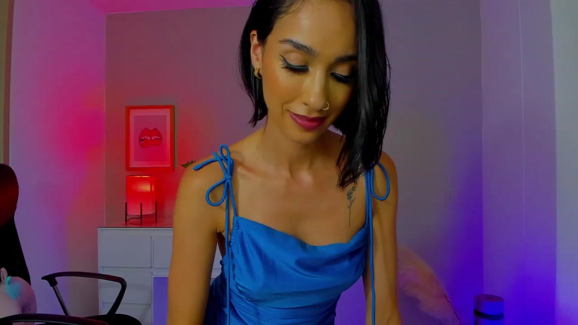 Gallery image thumbnail from lizzie_Steele's myfreecams stream on, 05/17/2023, 24:32 image 4 of 20
