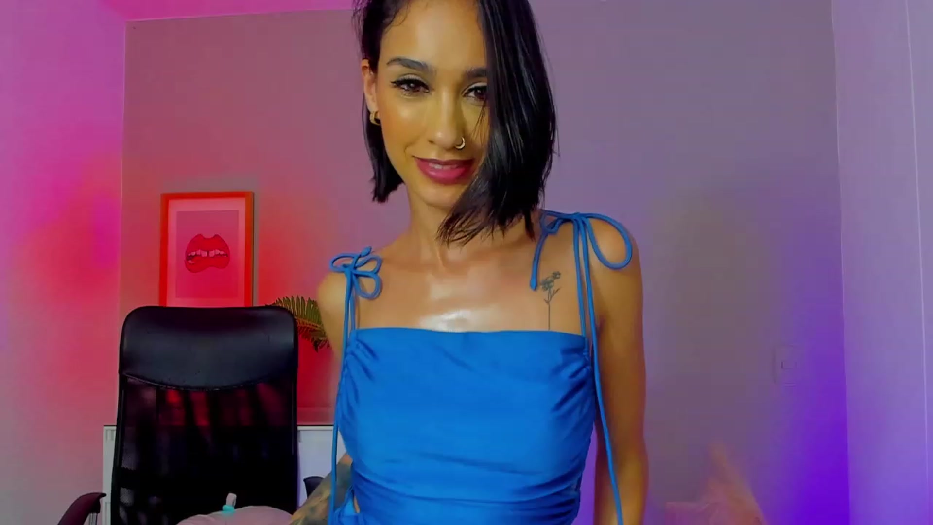 Gallery image thumbnail from lizzie_Steele's myfreecams stream on, 05/17/2023, 24:32 image 19 of 20
